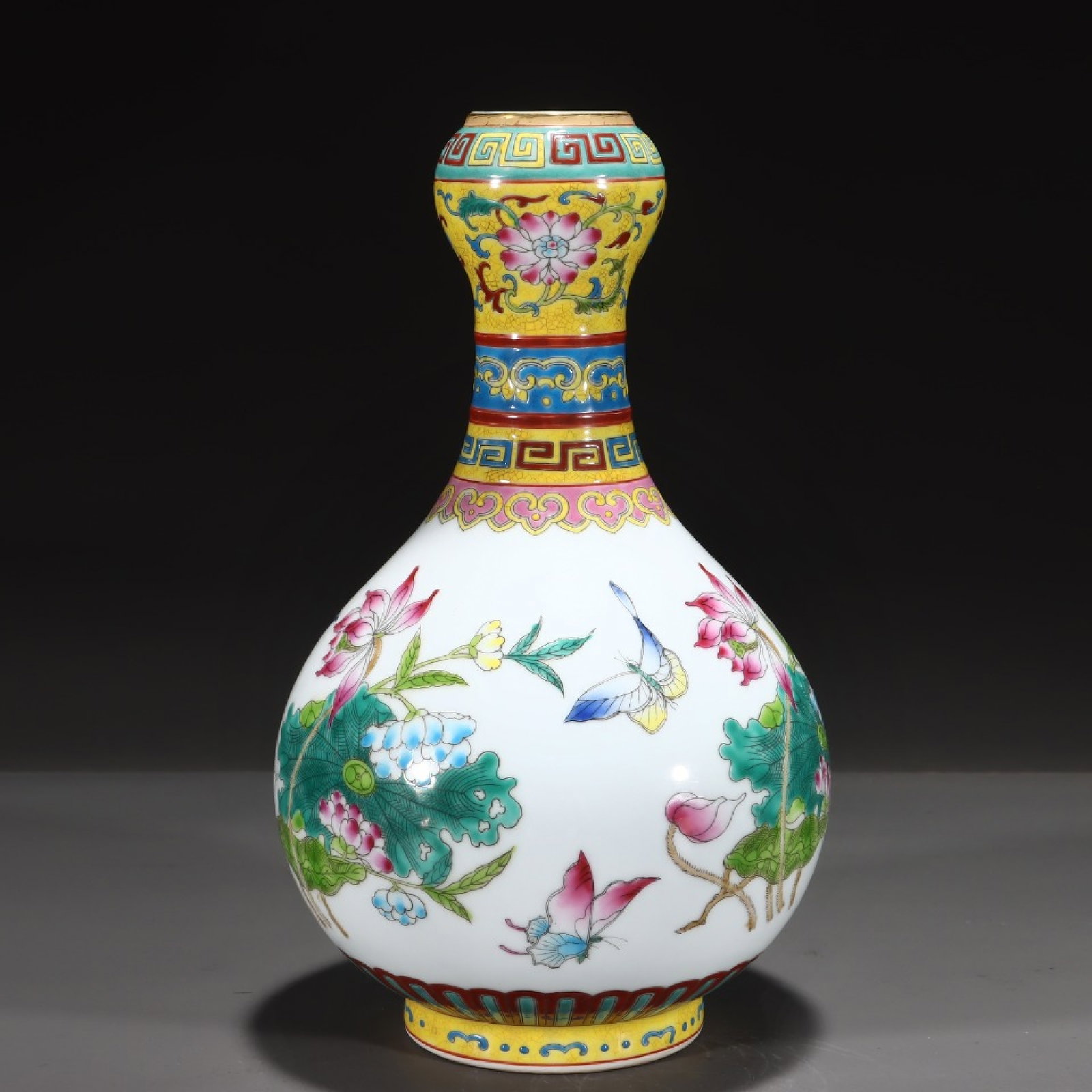 An Exquisite Yellow Ground Famille-Rose Painted Gold Lotus and Butterfly Pattern Vase - 3