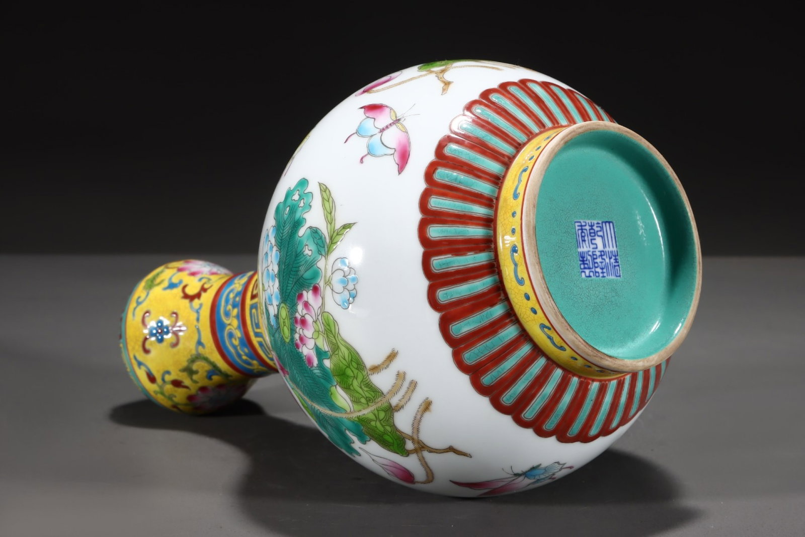 An Exquisite Yellow Ground Famille-Rose Painted Gold Lotus and Butterfly Pattern Vase - 7