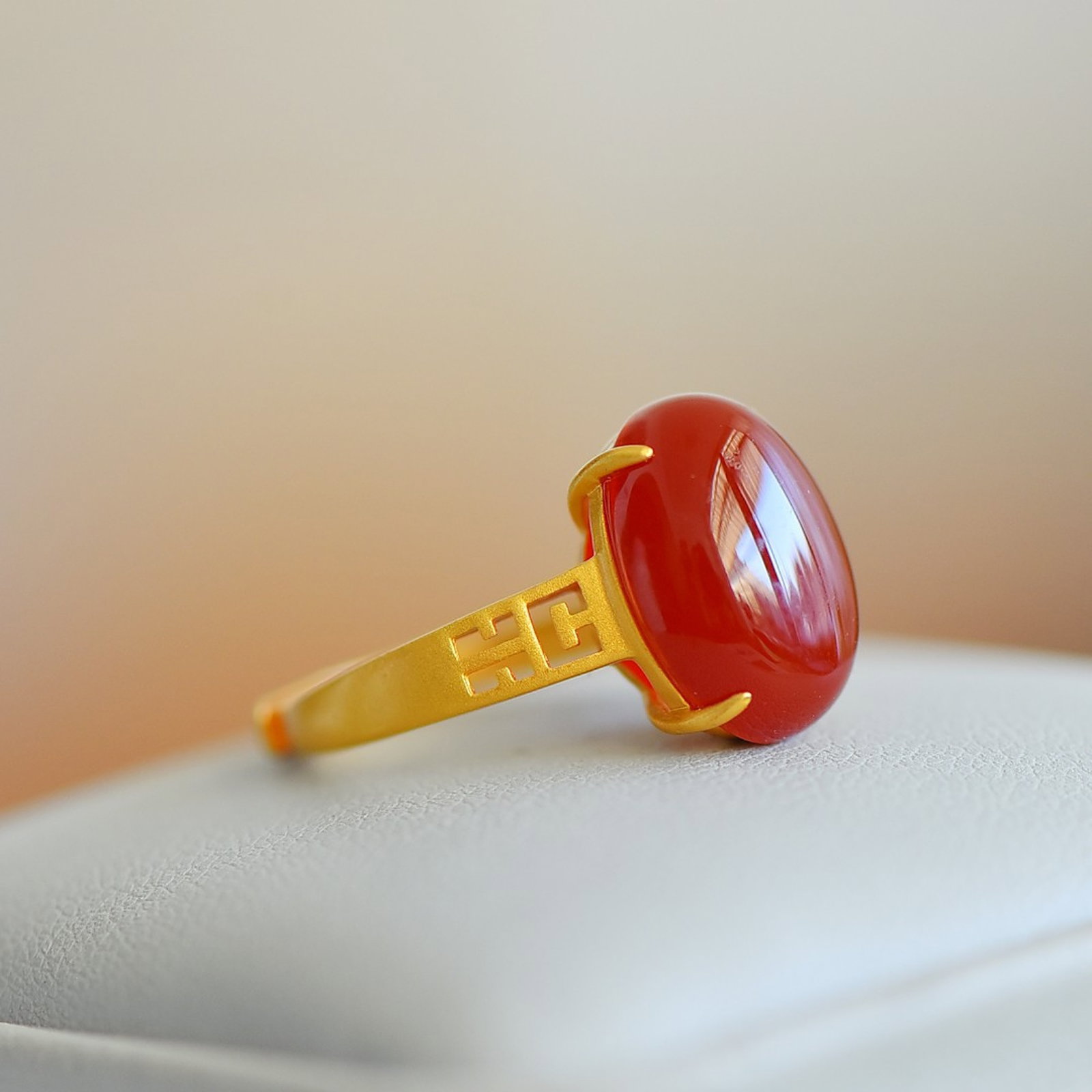 An Exquisite Sterling Silver-Gold Plated Inlaid Agate Ring - 2