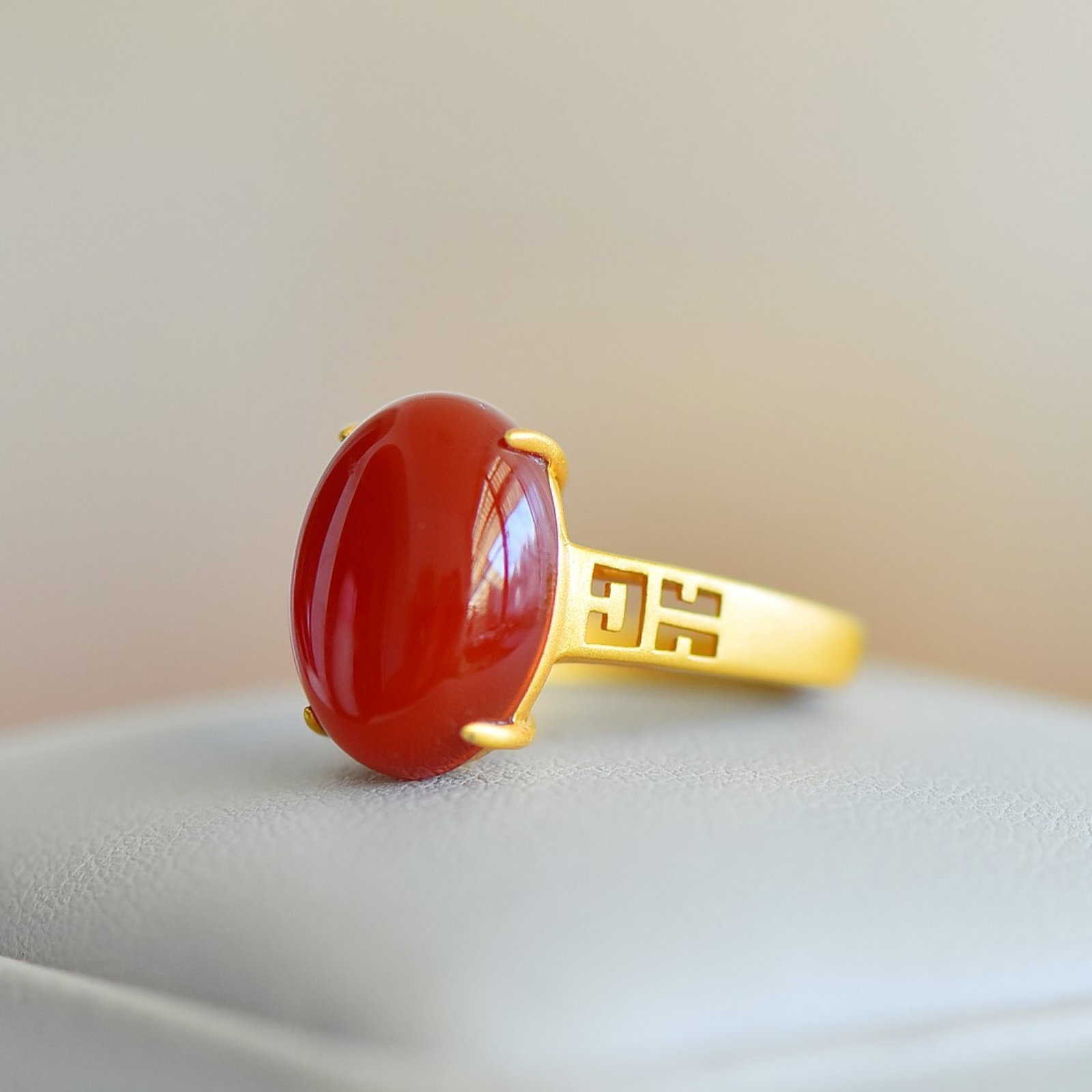 An Exquisite Sterling Silver-Gold Plated Inlaid Agate Ring - 3