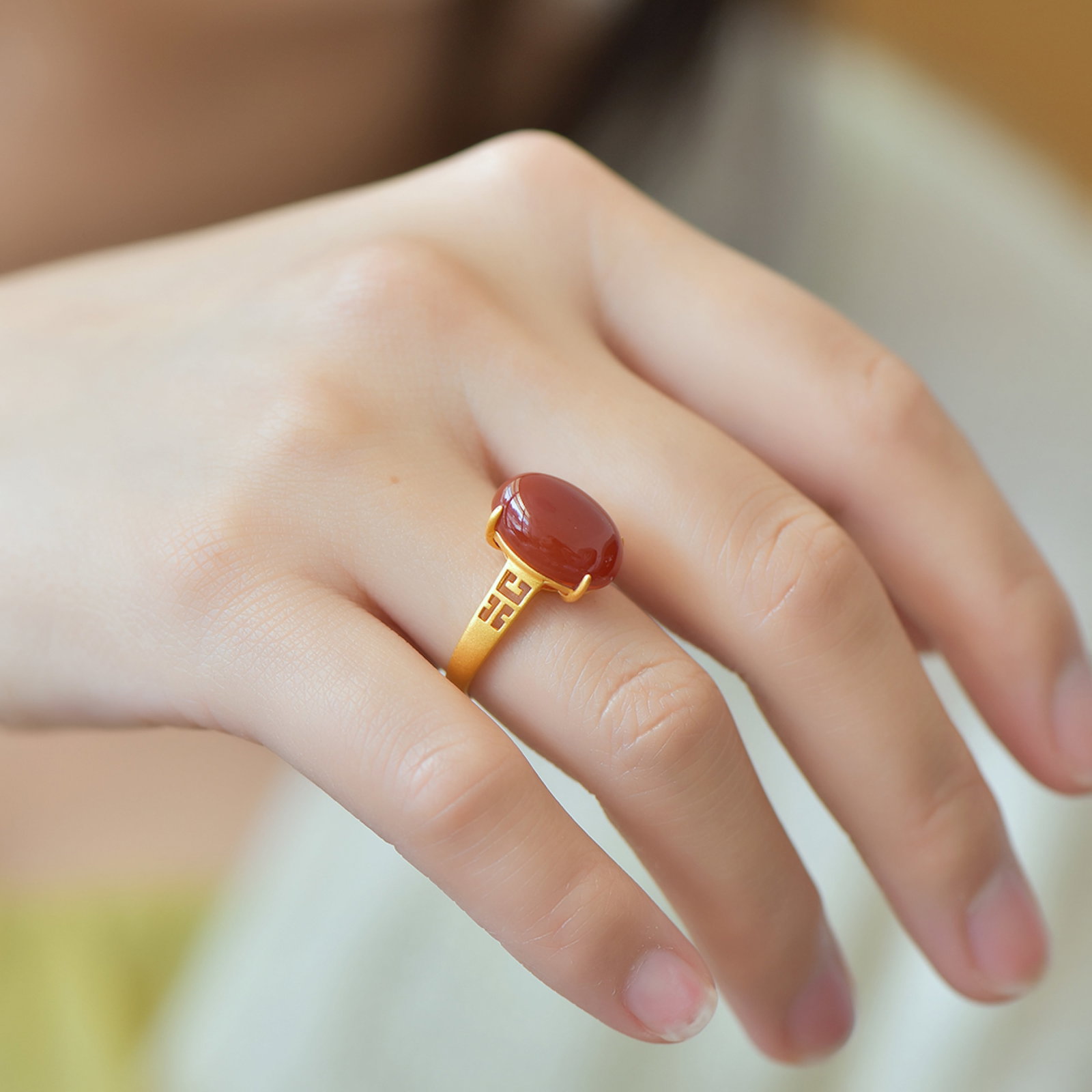 An Exquisite Sterling Silver-Gold Plated Inlaid Agate Ring - 6