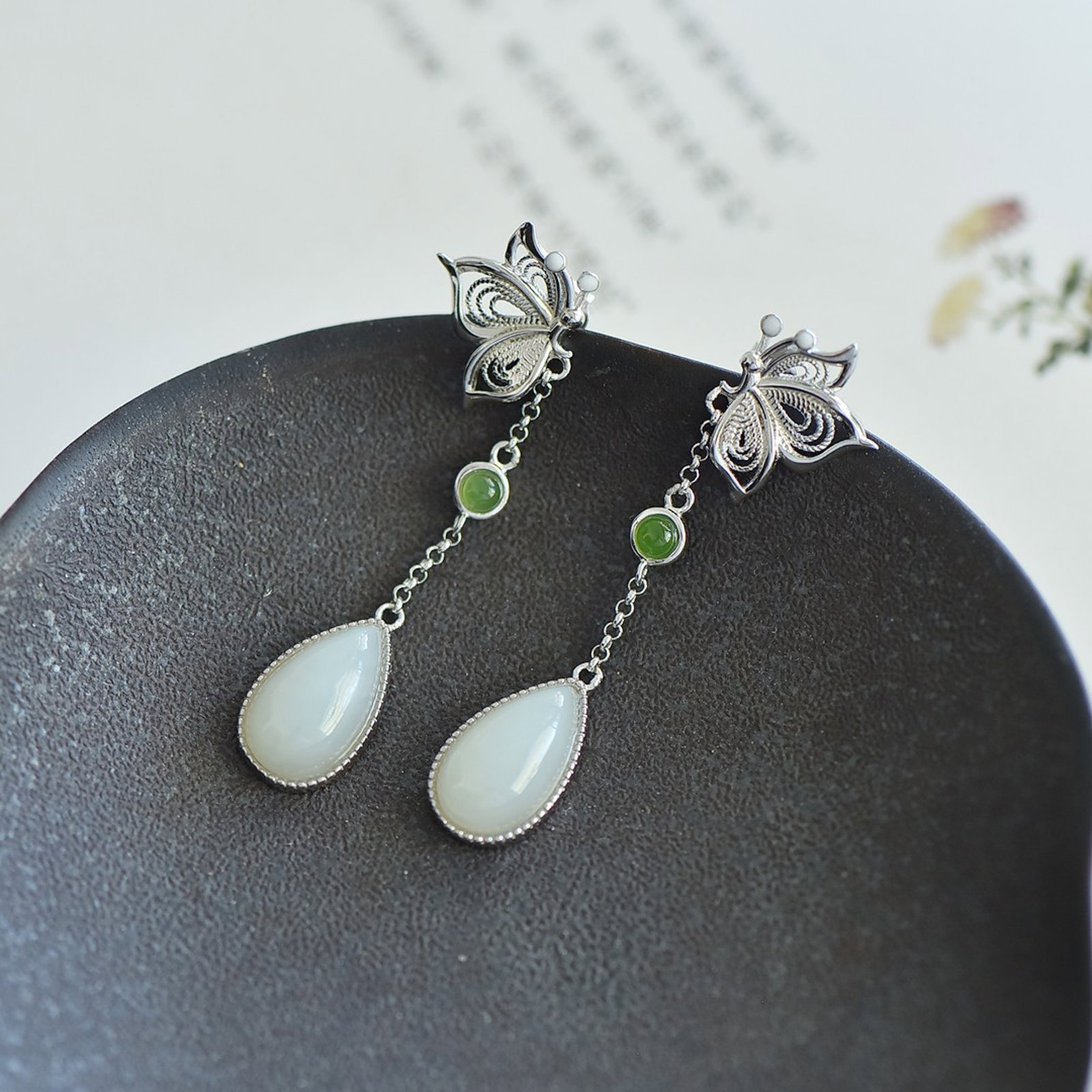 A Pair of Exquisite Sterling Silver Inlaid White Jade Earrings - 3