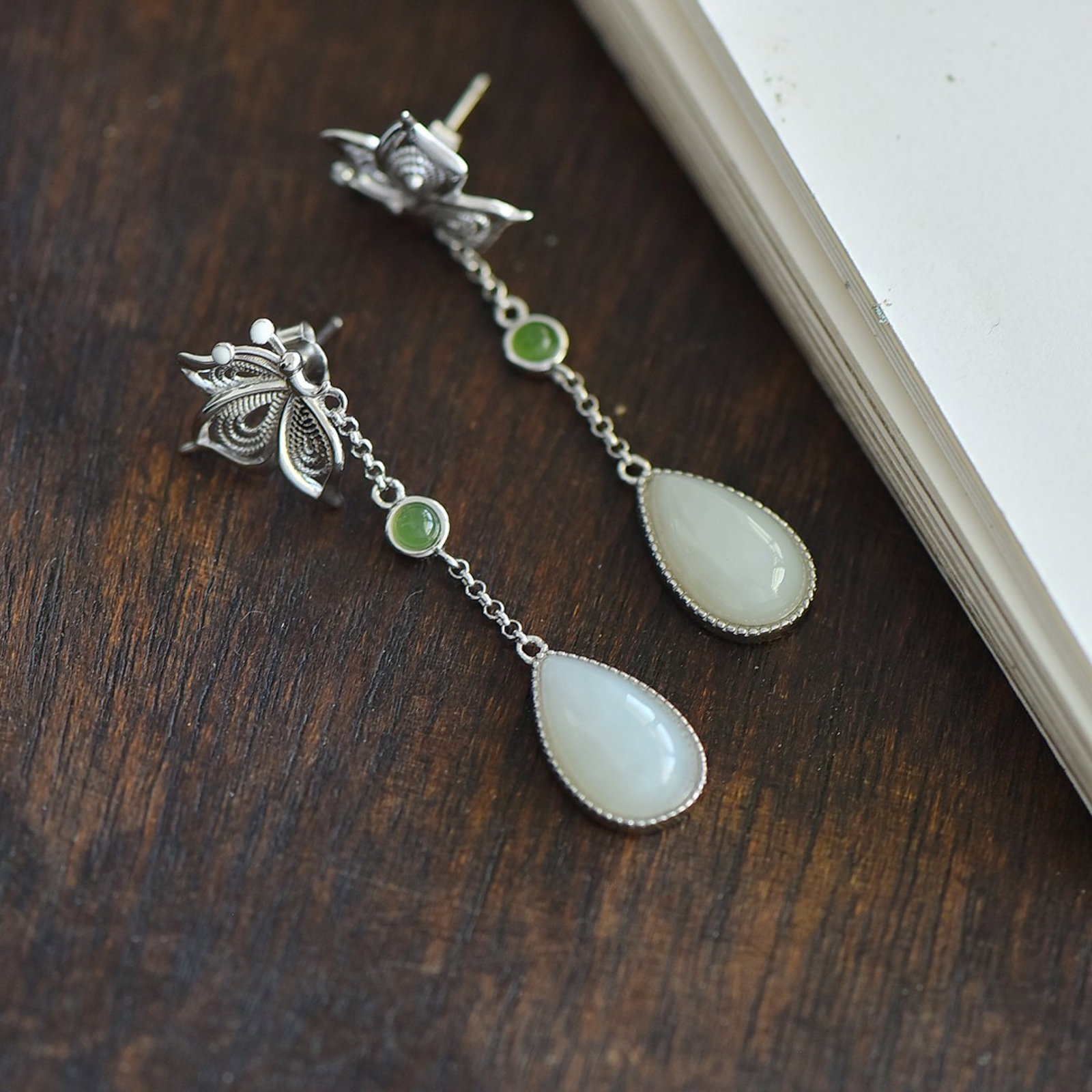 A Pair of Exquisite Sterling Silver Inlaid White Jade Earrings - 4