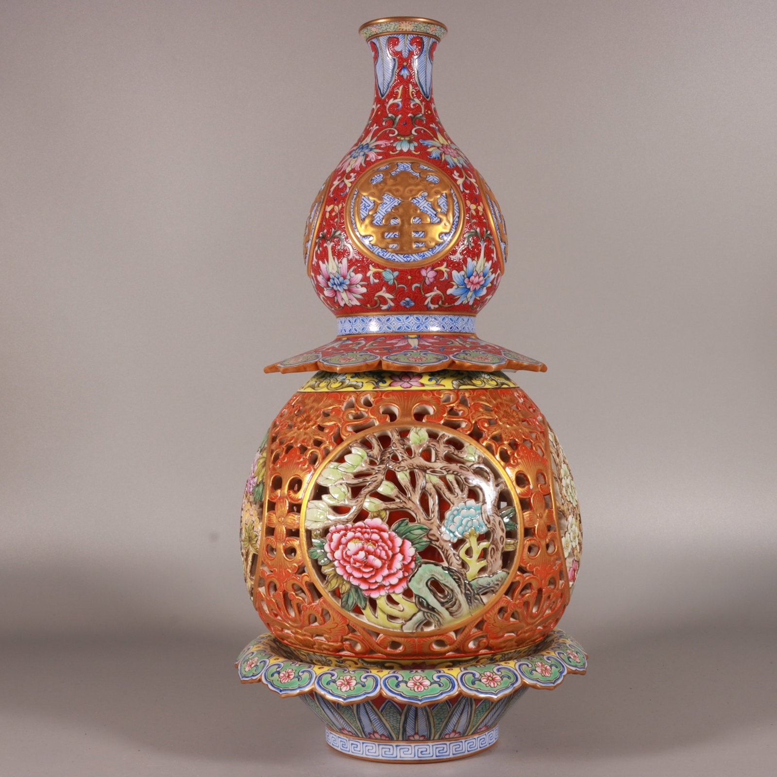 A Rare Famille-Rose Ruby Red-Ground Painted Gold Hollow Flower Pattern Gourd Vase - 6