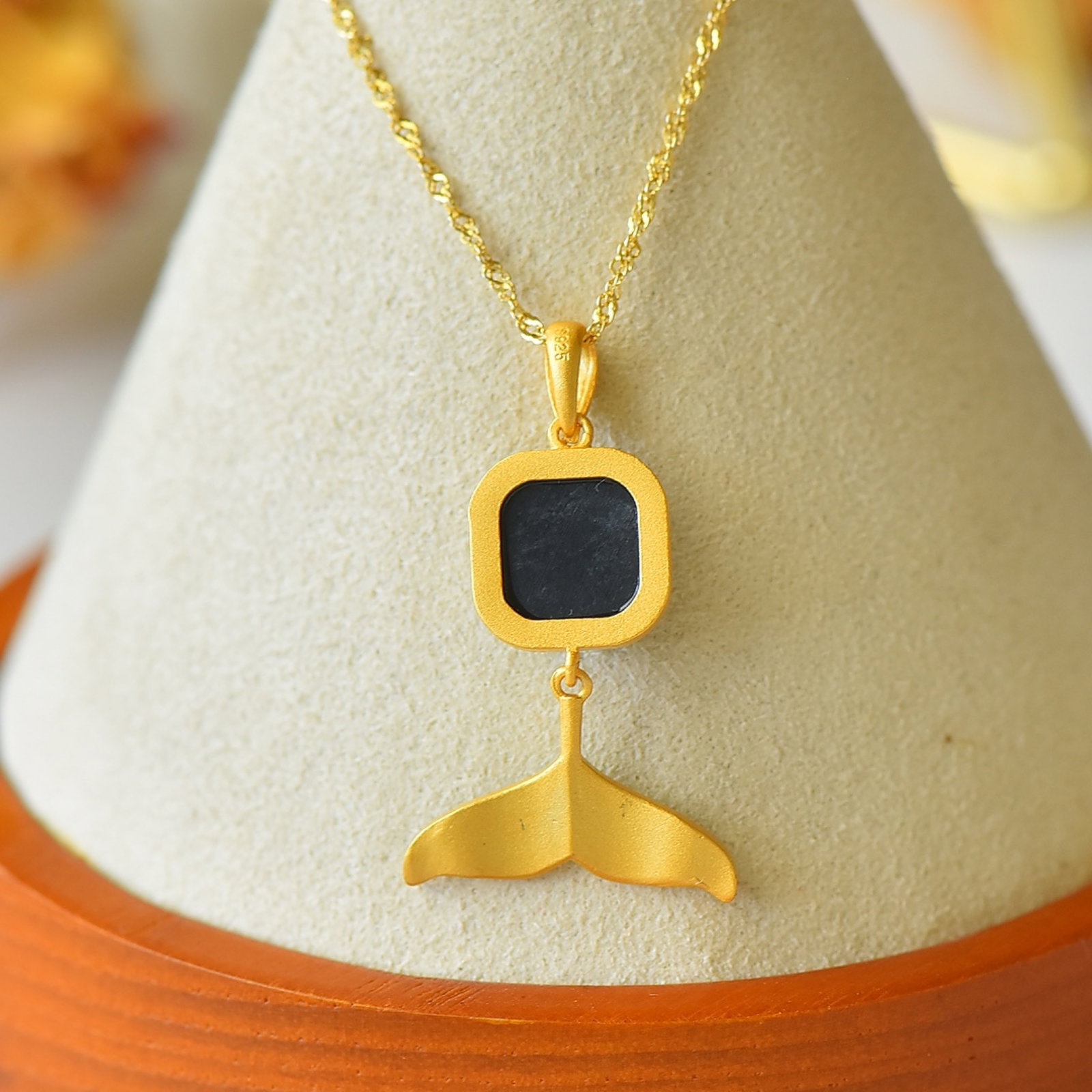 An Exquisite Sterling Silver-Gold Plated Inlaid Black Jade Pendant - 2