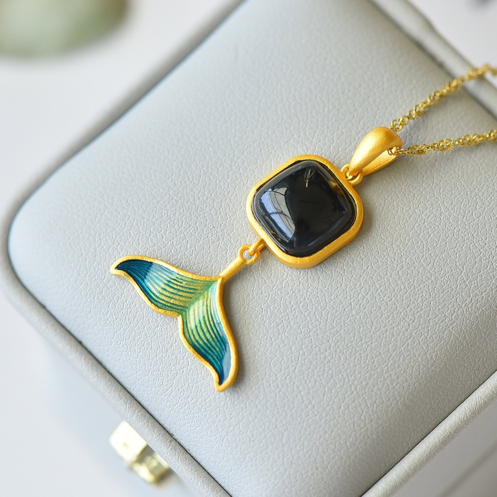 An Exquisite Sterling Silver-Gold Plated Inlaid Black Jade Pendant - 4