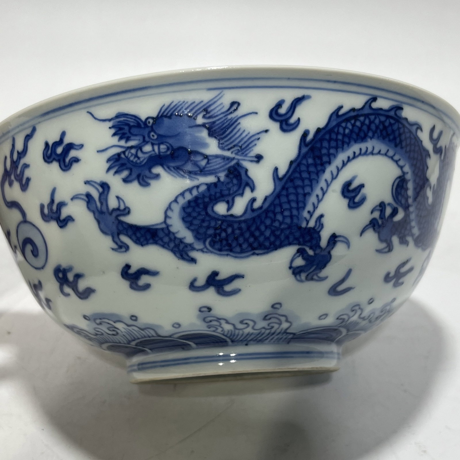An Exquisite Blue and White Dragon Pattern Bowl - 4