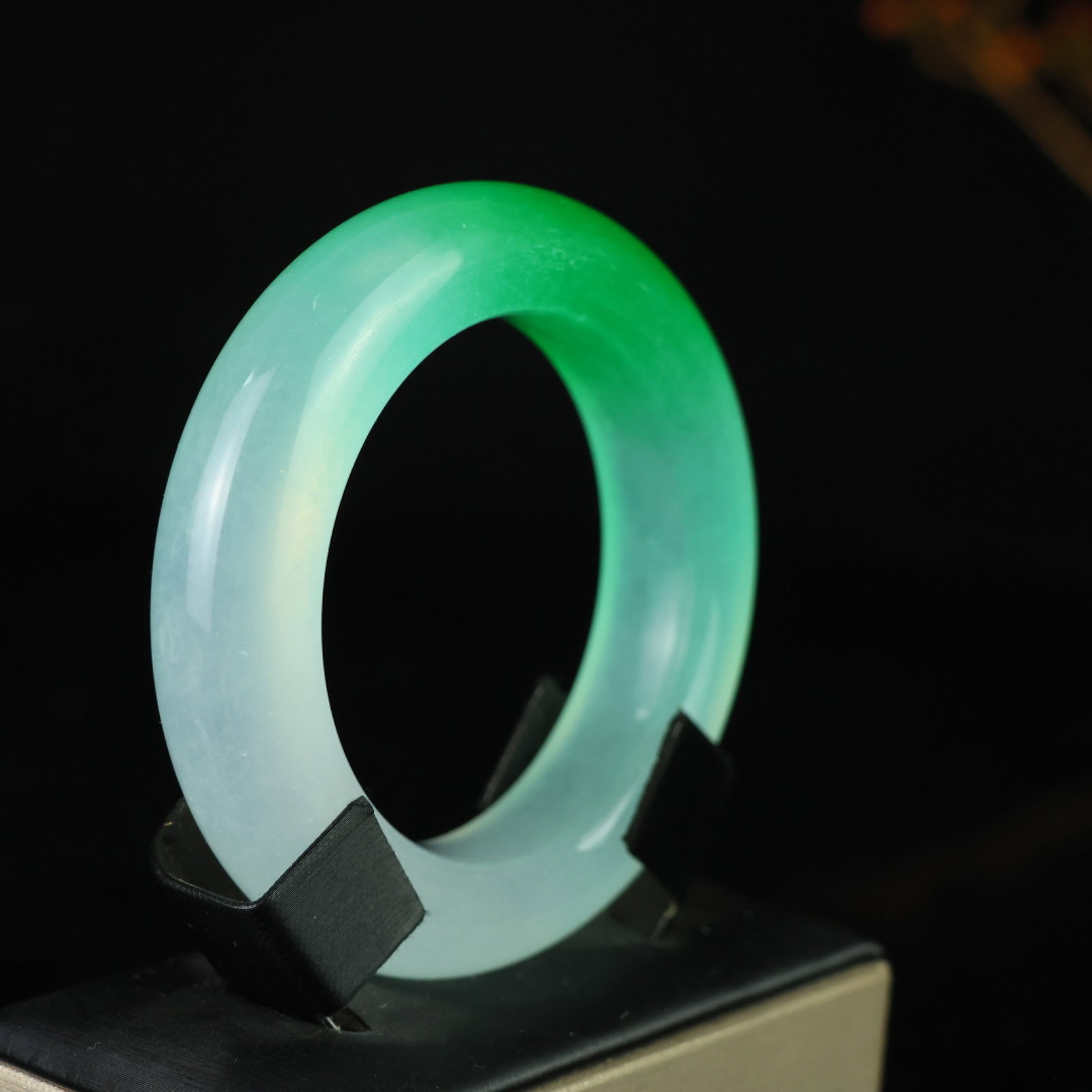 An Exquisite Jadeite Bracelets - 2