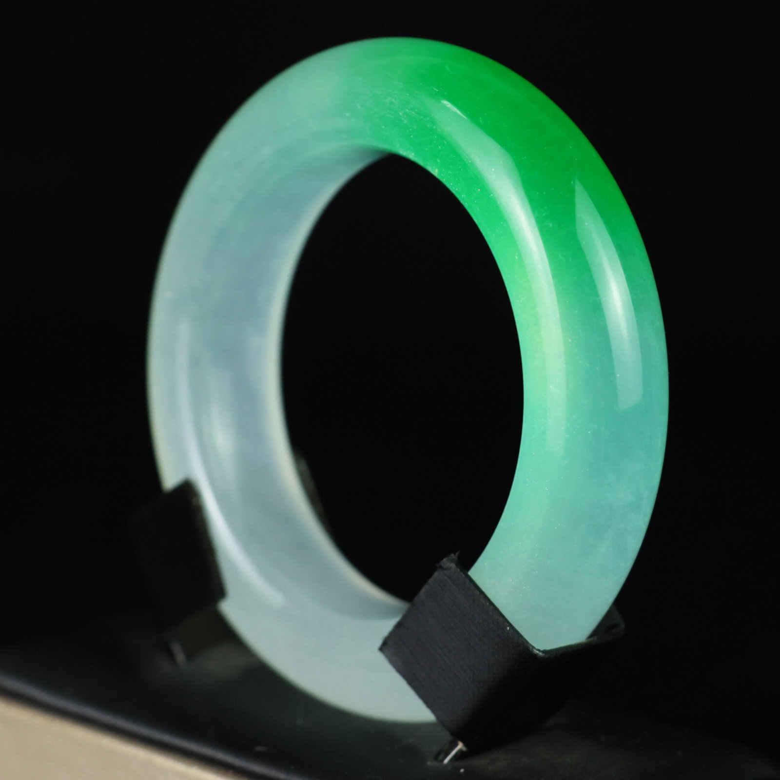 An Exquisite Jadeite Bracelets - 4