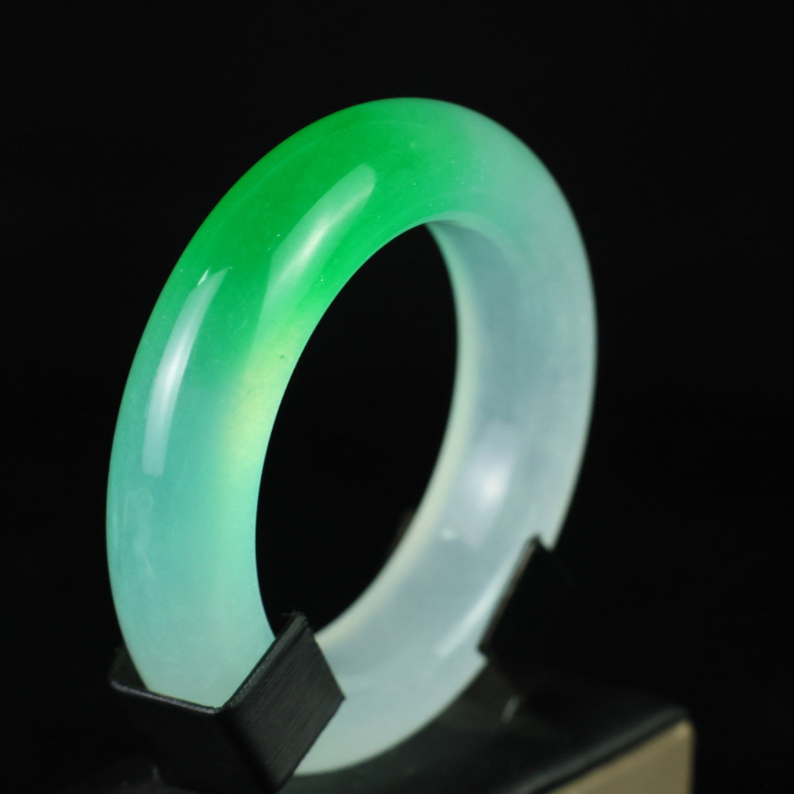 An Exquisite Jadeite Bracelets - 5