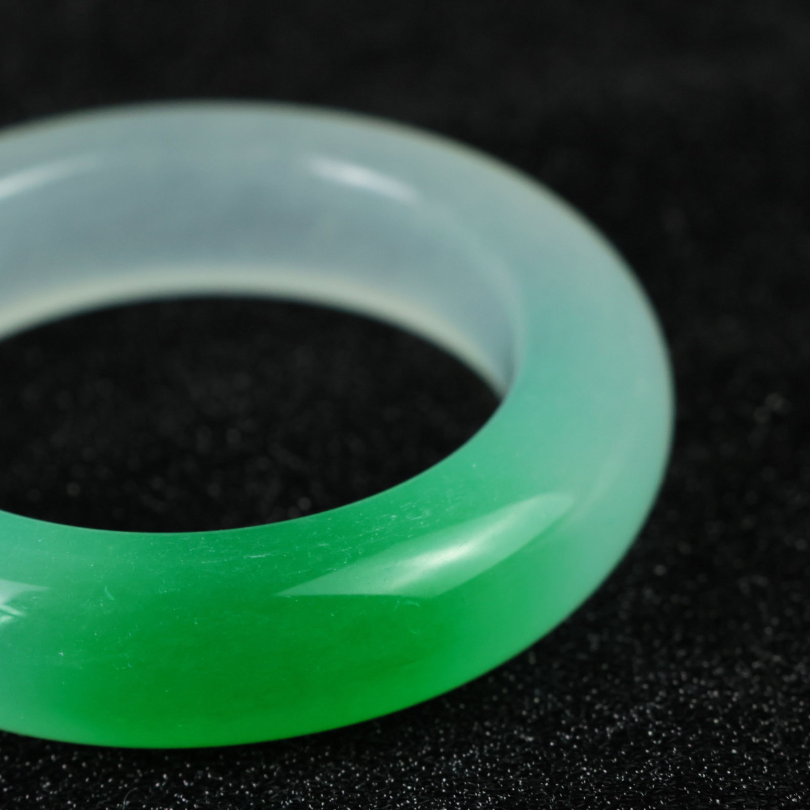 An Exquisite Jadeite Bracelets - 7