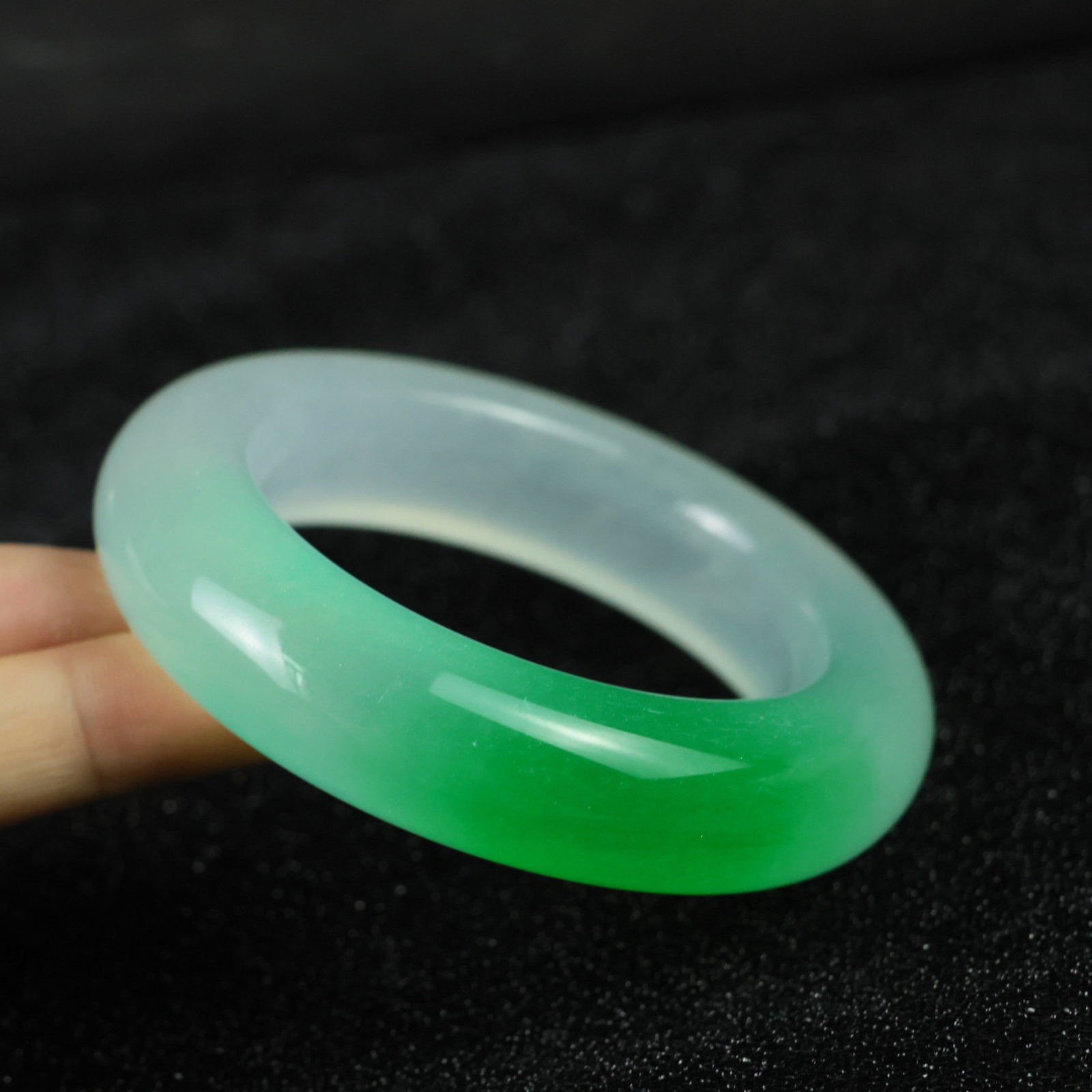 An Exquisite Jadeite Bracelets - 8