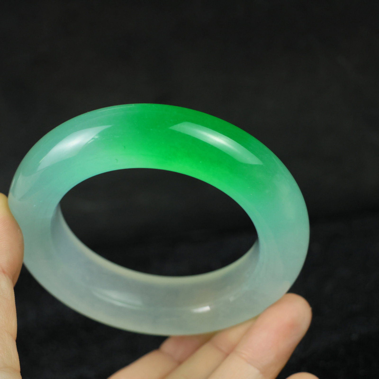 An Exquisite Jadeite Bracelets - 9