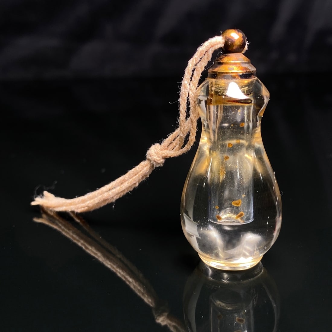 An Exquisite Crystal Vase-Shaped Pendant - 3