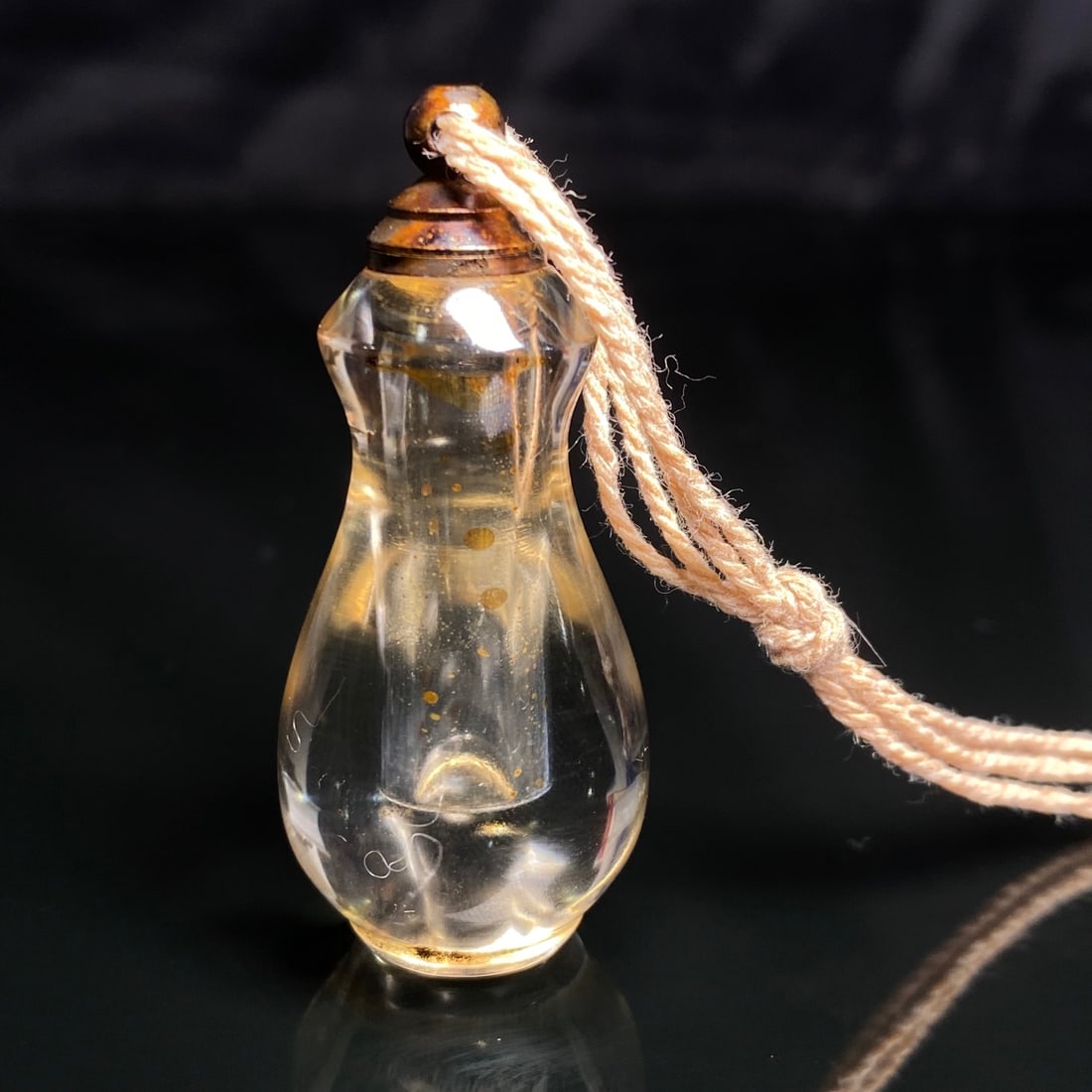 An Exquisite Crystal Vase-Shaped Pendant - 4