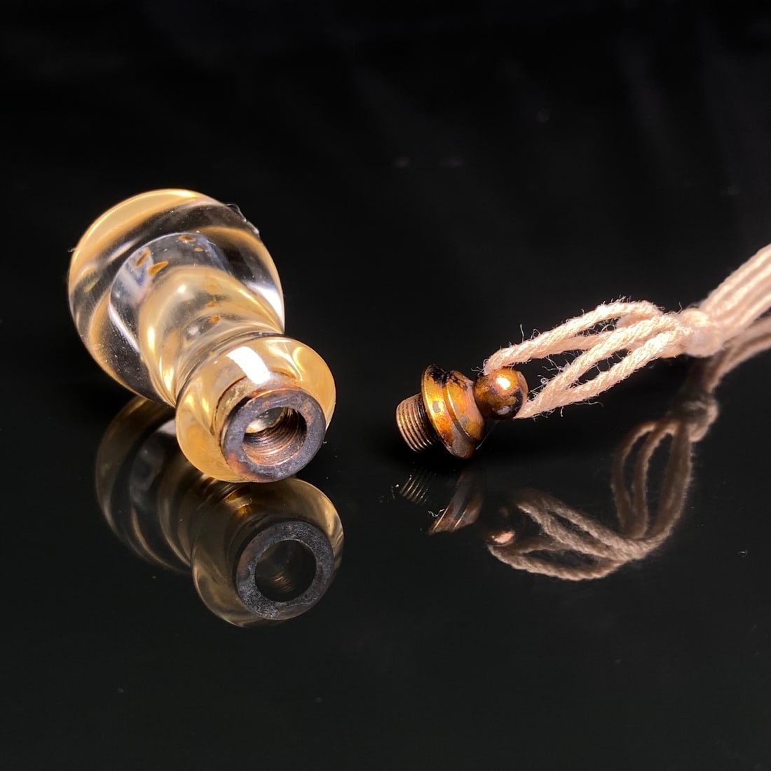 An Exquisite Crystal Vase-Shaped Pendant - 7