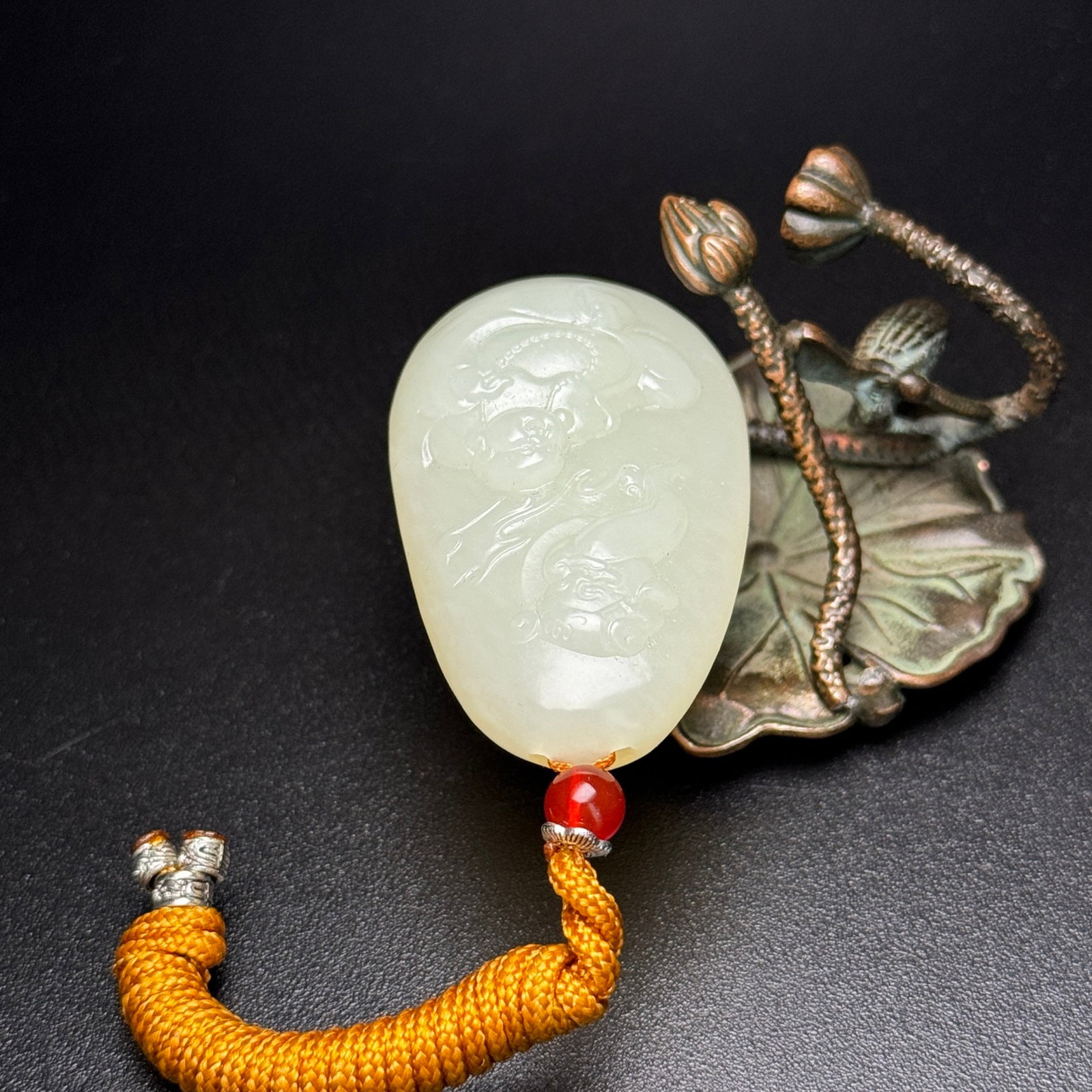 An Exquisite White Jade Buddha Statue Pattern Pendant - 5