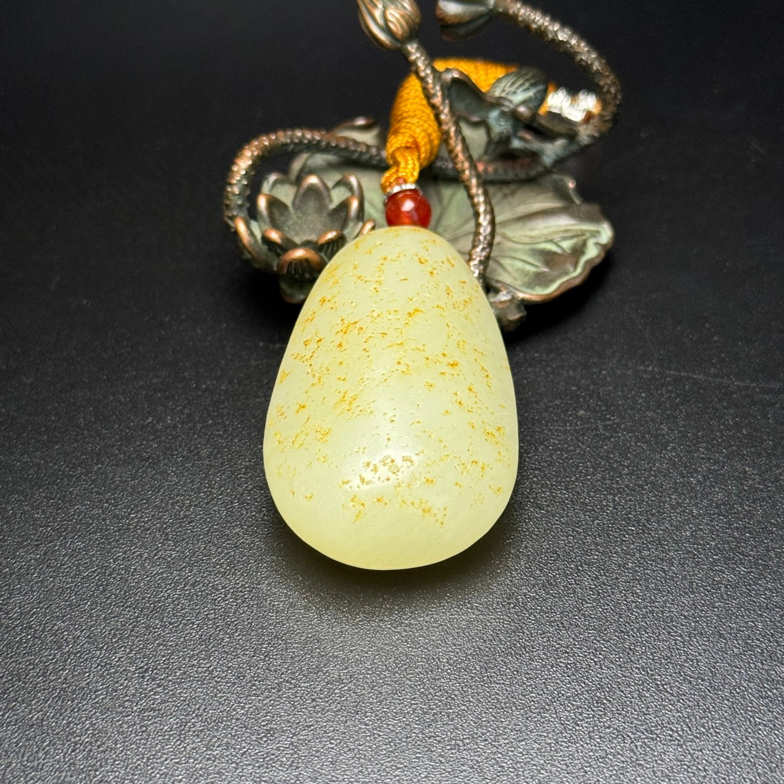 An Exquisite White Jade Buddha Statue Pattern Pendant - 6