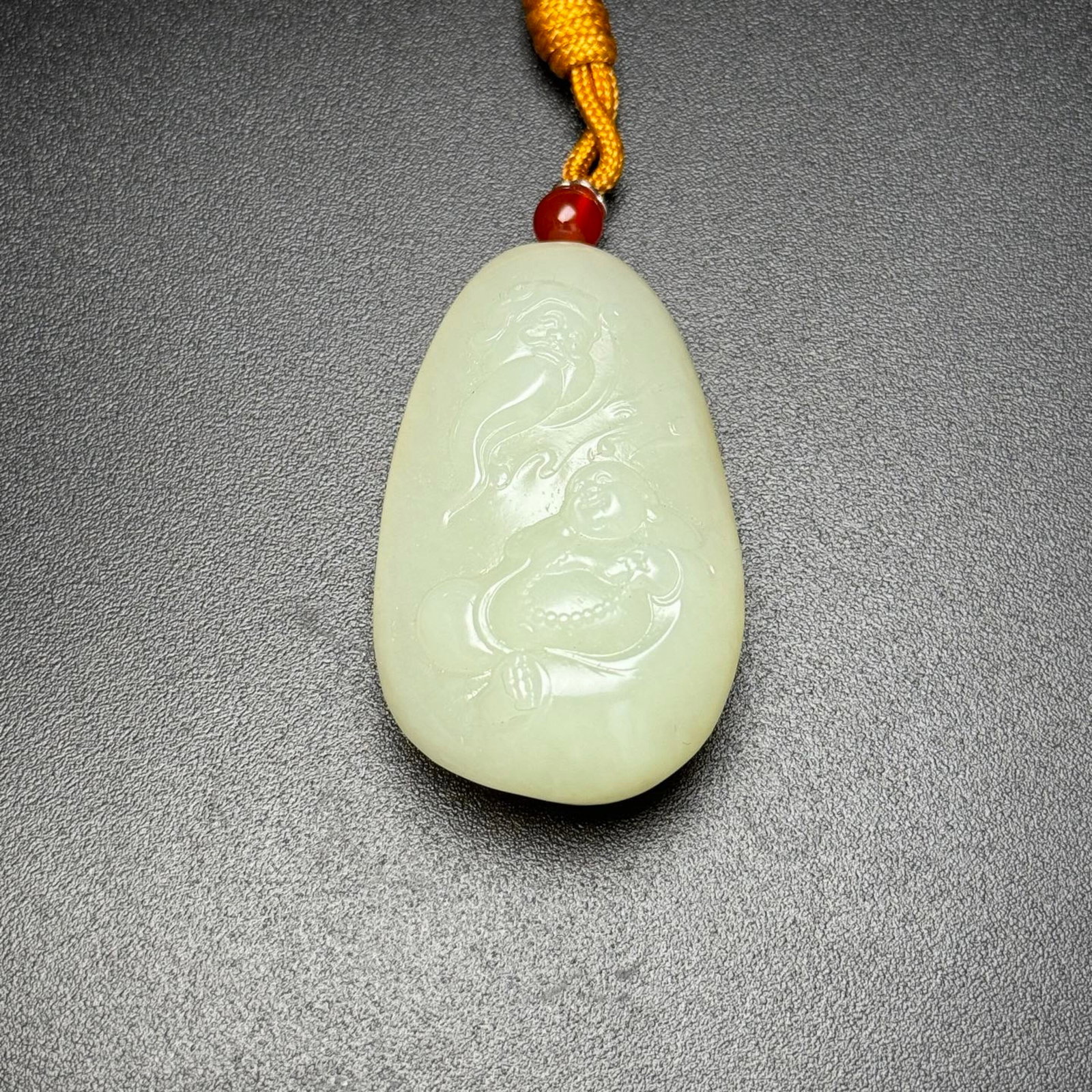 An Exquisite White Jade Buddha Statue Pattern Pendant - 7