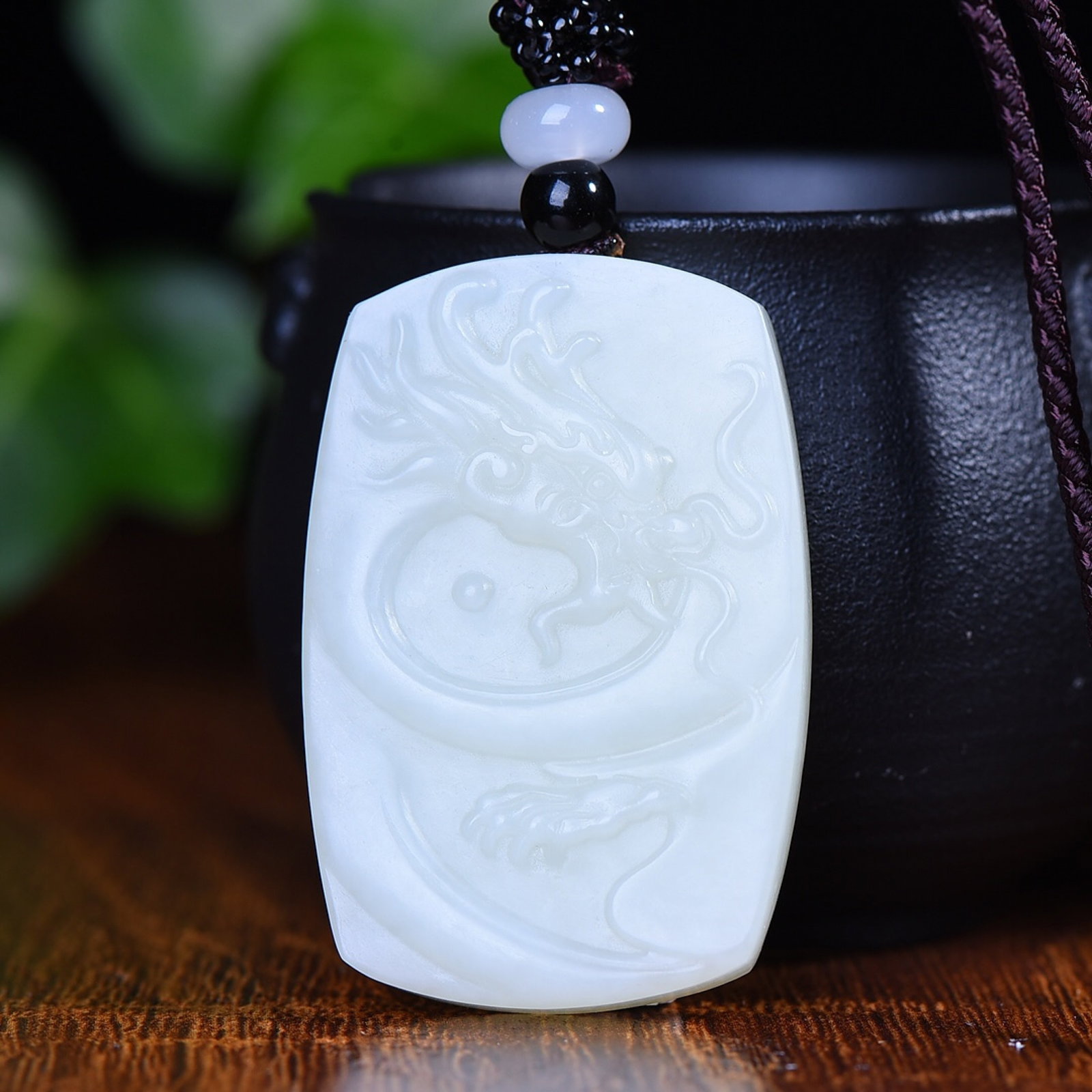 A Pair of Exquisite White Jade Dragon and Phoenix Pattern Pendant: Estimated Value:1200-2400 A Pair of Exquisite White Jade Dragon and Phoenix Pattern Pendant,Size:32mmx48mmx8mm (寓意)吉祥 龙凤和鸣 一对į