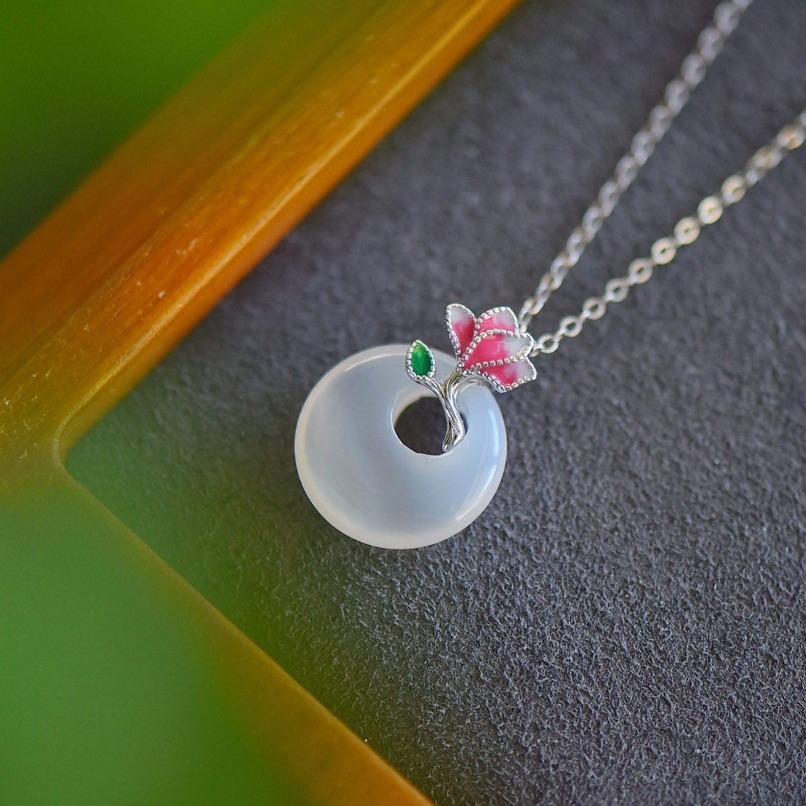 An Exquisite Sterling Silver Inlaid Agate Pendant - 3