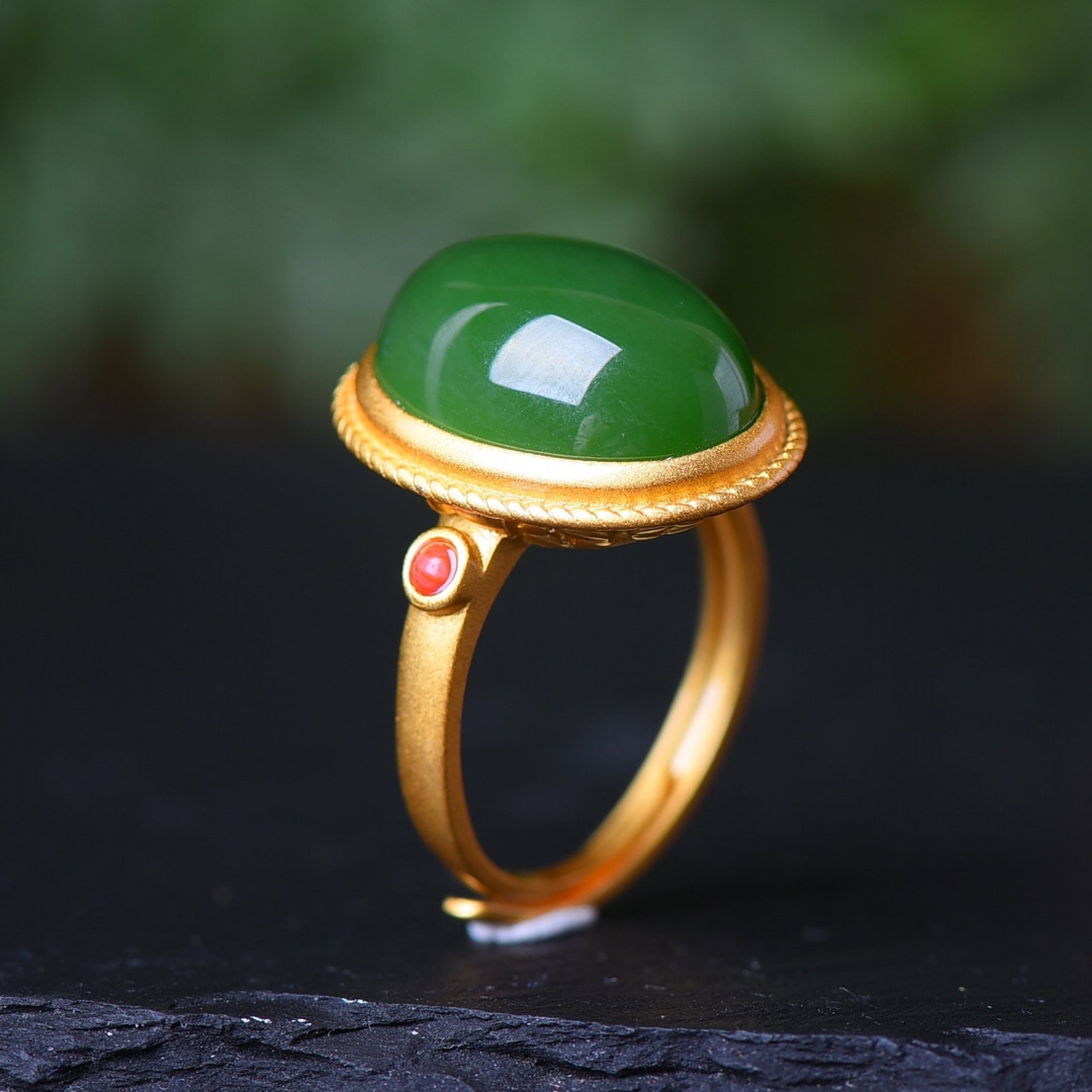 An Exquisite Sterling Silver-Gold Plated Inlaid Jasper Ring: Estimated Value:400-800 An Exquisite Sterling Silver-Gold Plated Inlaid Jasper Ring,Size:12mmx16mm 纯银镀金镶碧玉戒指