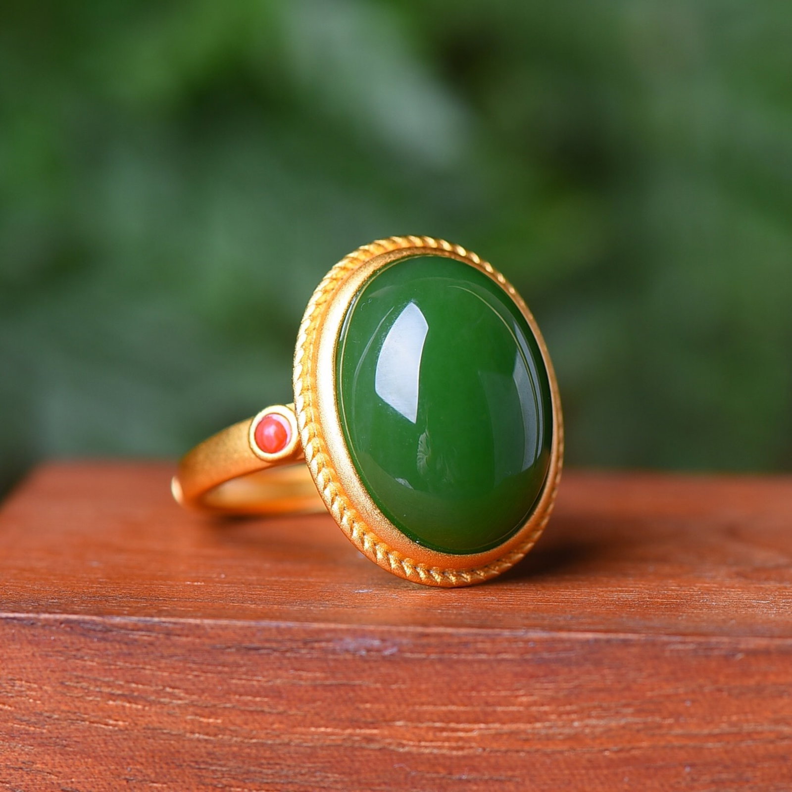 An Exquisite Sterling Silver-Gold Plated Inlaid Jasper Ring - 4
