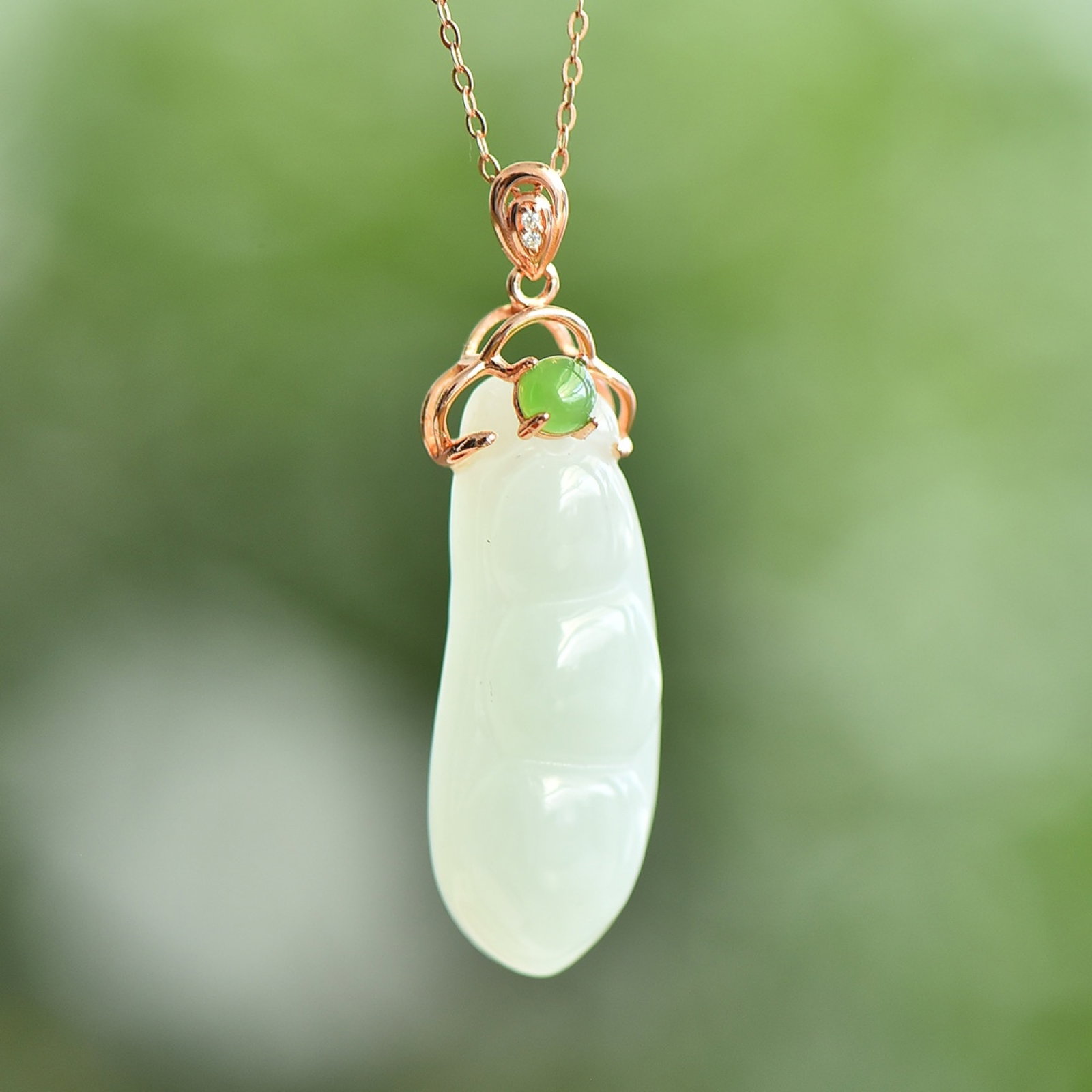 An Exquisite Sterling Silver-Gold Plated Inlaid White Jade Pendant: Estimated Value:200-400 An Exquisite Sterling Silver-Gold Plated Inlaid White Jade Pendant, 纯银镀金镶白玉吊坠
