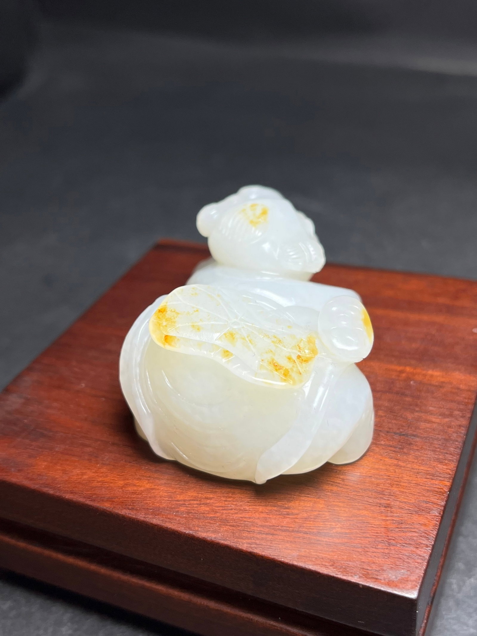 An Exquisite White Jade Figure Hand Piece - 3