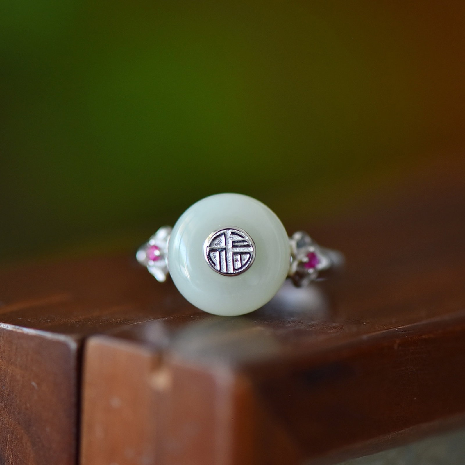 An Exquisite Sterling Silver Inlaid White Jade Ring,Inlaid Gems: Estimated Value:200-400 An Exquisite Sterling Silver Inlaid White Jade Ring,Inlaid Gems Size:12mmx12mm 纯银镶白玉戒指,嵌宝石
