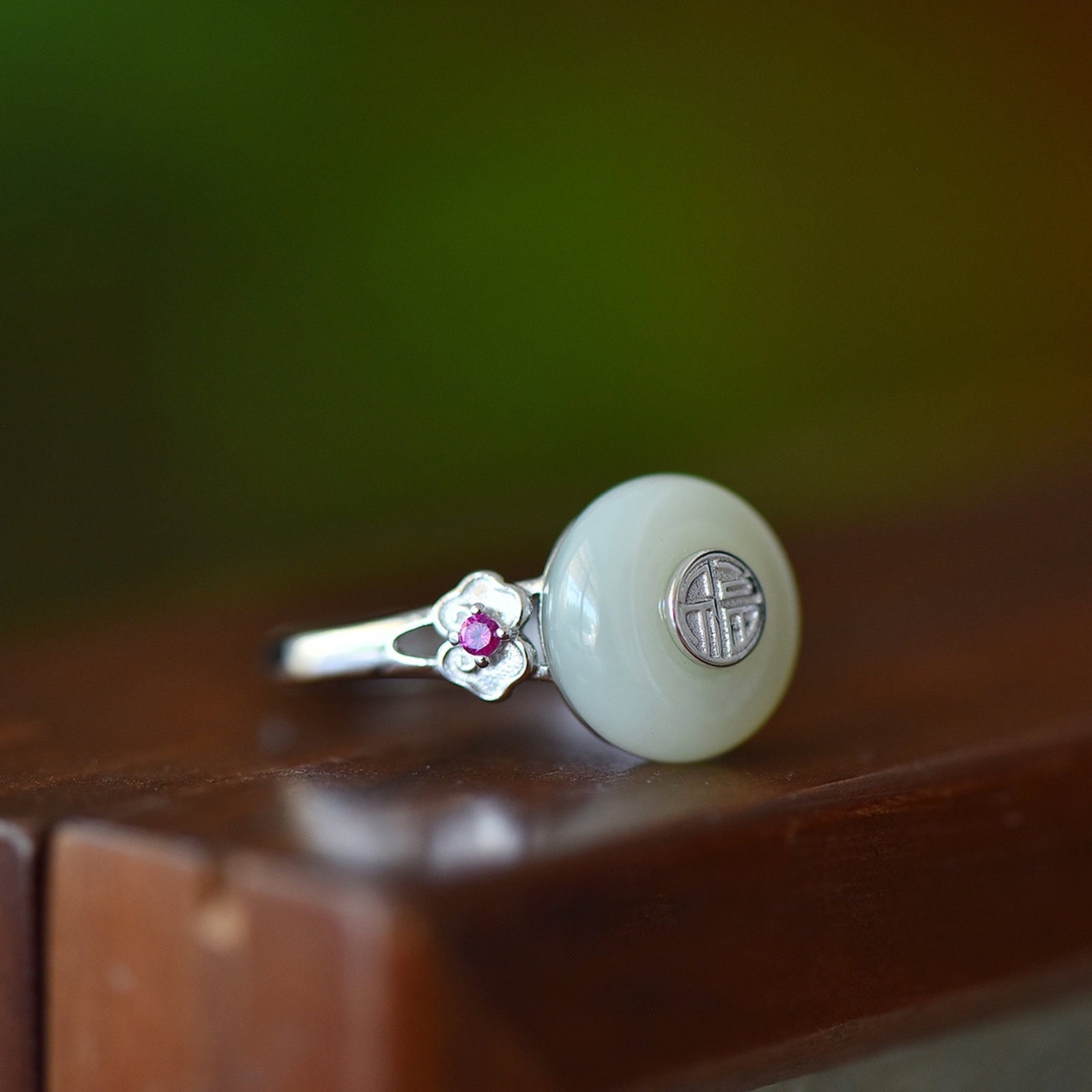 An Exquisite Sterling Silver Inlaid White Jade Ring,Inlaid Gems - 2