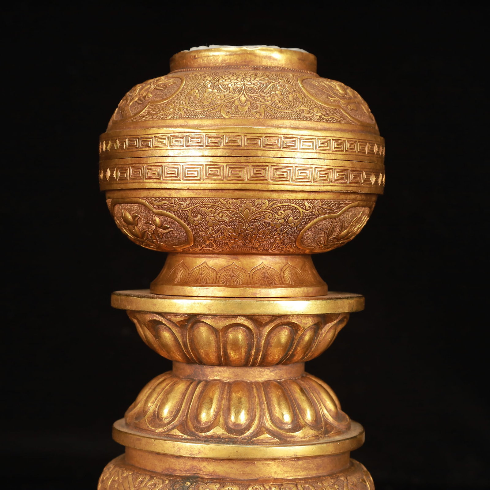 An Exquisite Gilt Bronze Flower Eight Treasures Pattern Censer - 3