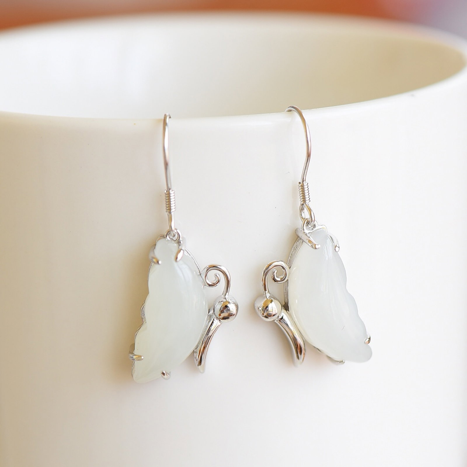 A Pair of Exquisite Sterling Silver Inlaid White Jade Earrings: Estimated Value:400-800 A Pair of Exquisite Sterling Silver Inlaid White Jade Earrings,Size:8mmx19mm 一对纯银镶白玉耳环