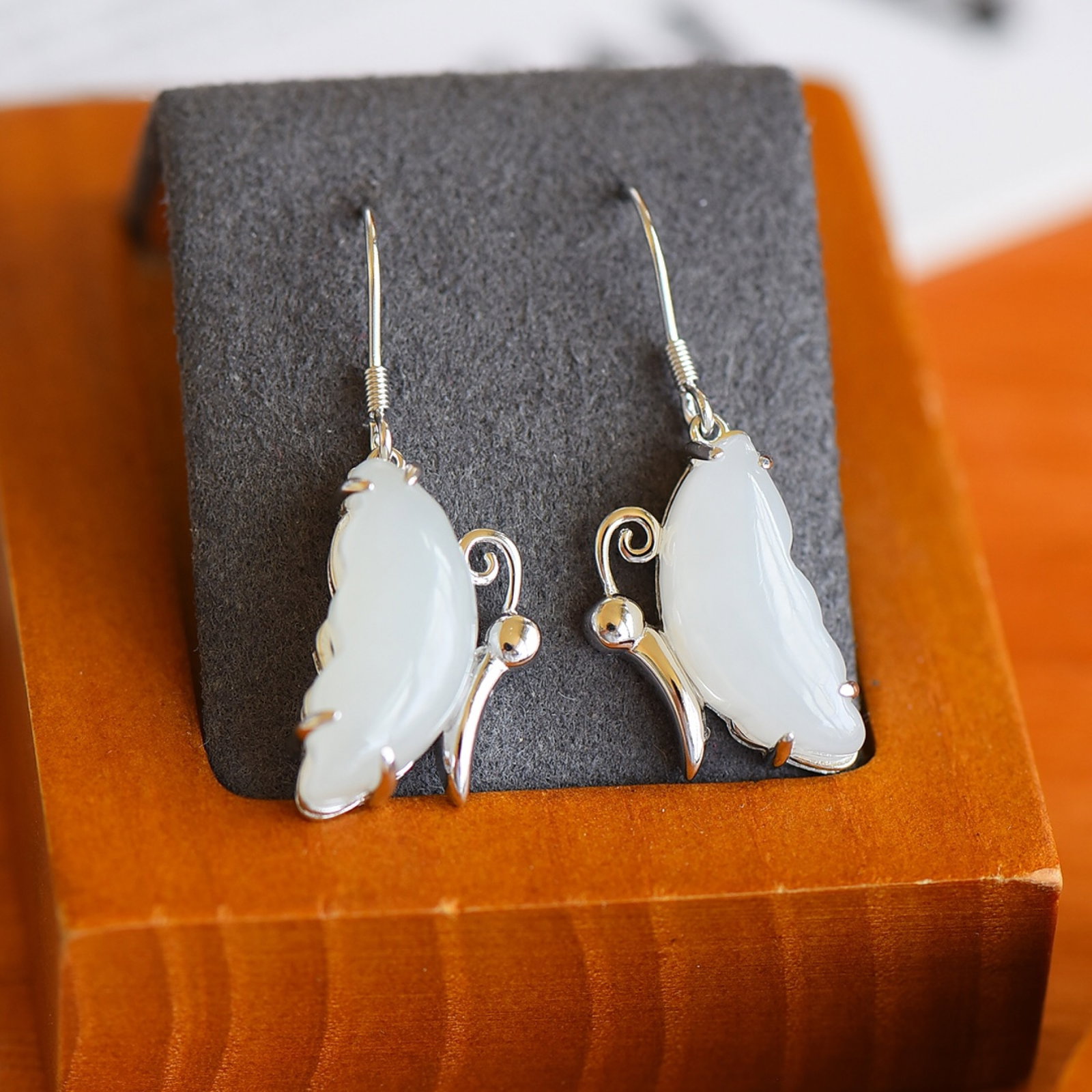 A Pair of Exquisite Sterling Silver Inlaid White Jade Earrings - 3