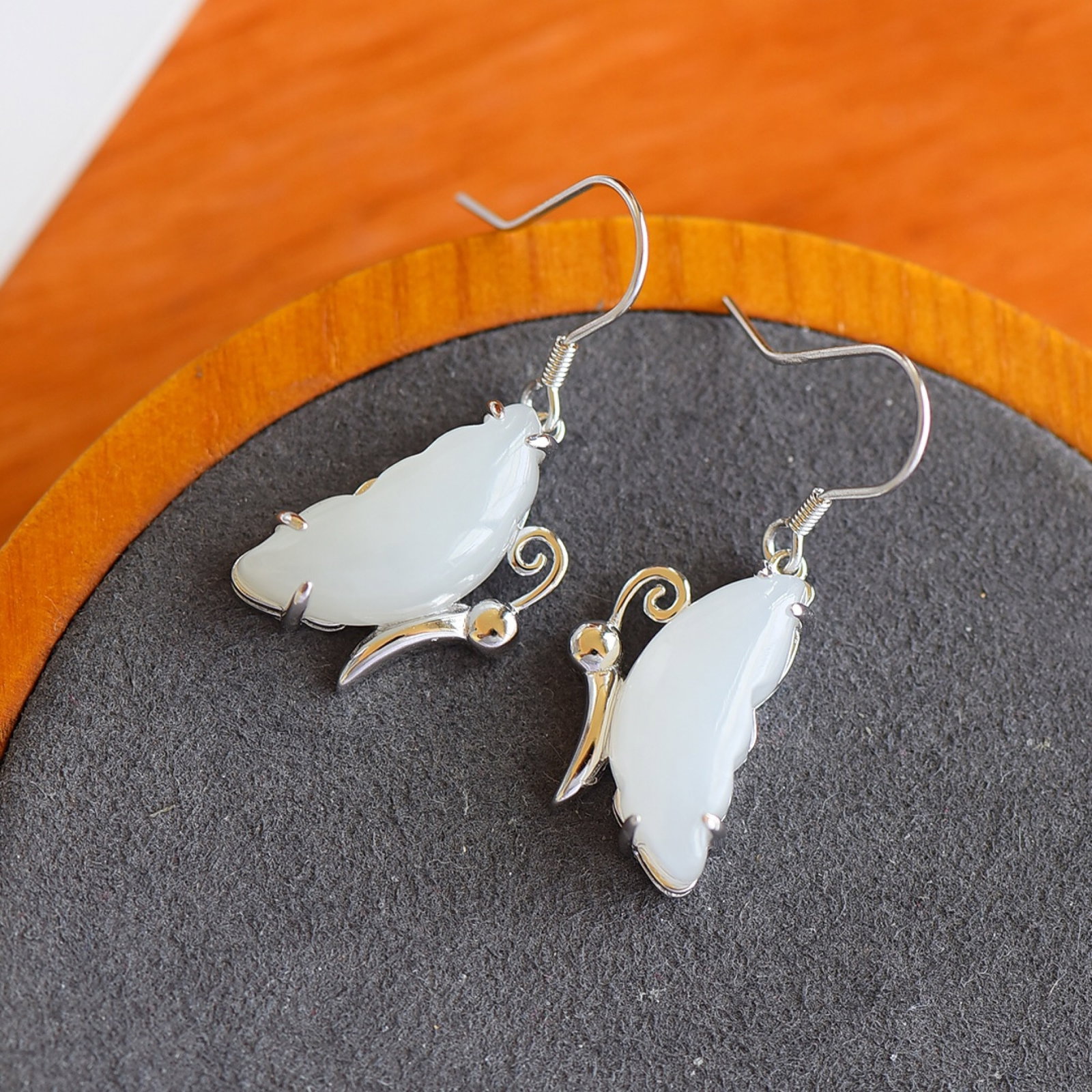 A Pair of Exquisite Sterling Silver Inlaid White Jade Earrings - 4