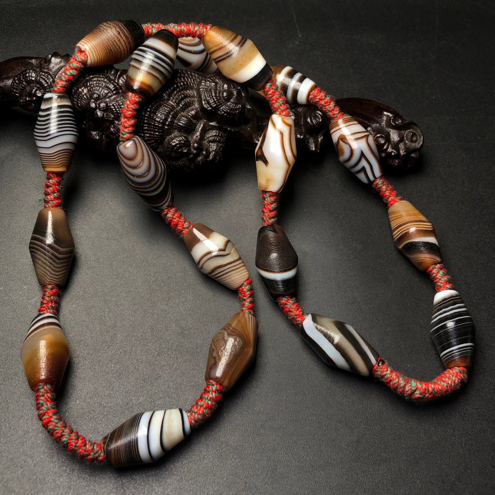 An Exquisite Agate Necklace: Estimated Value:600-1200 An Exquisite Agate Necklace,Size:23mmx13mm 玛瑙项链