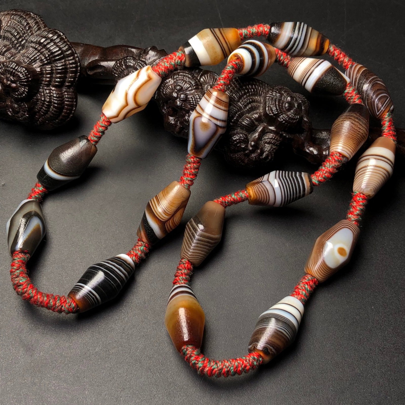 An Exquisite Agate Necklace - 4