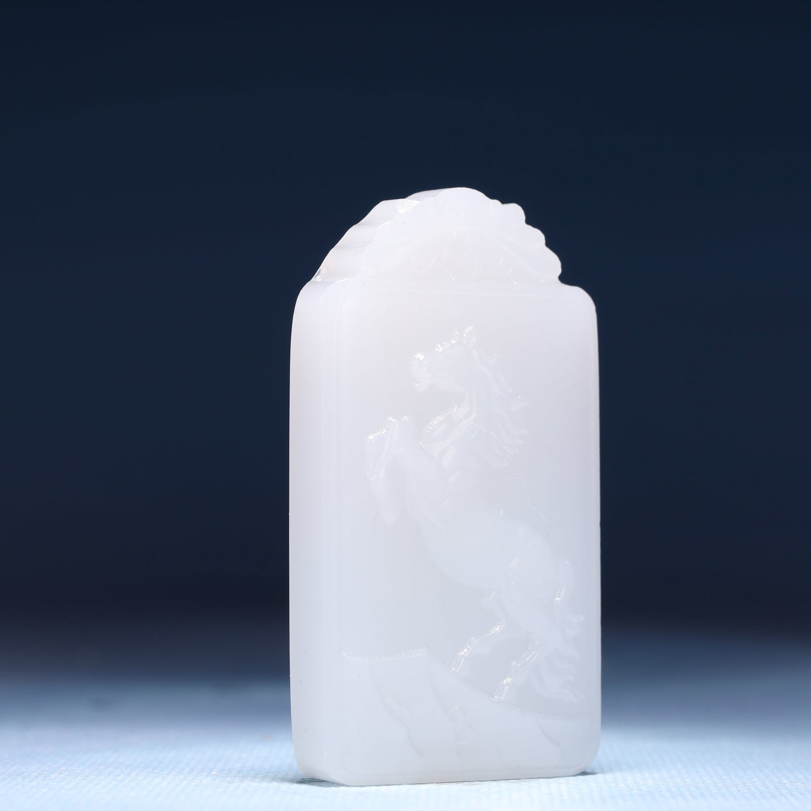 An Exquisite White Jade Horse Pattern Pendant - 3