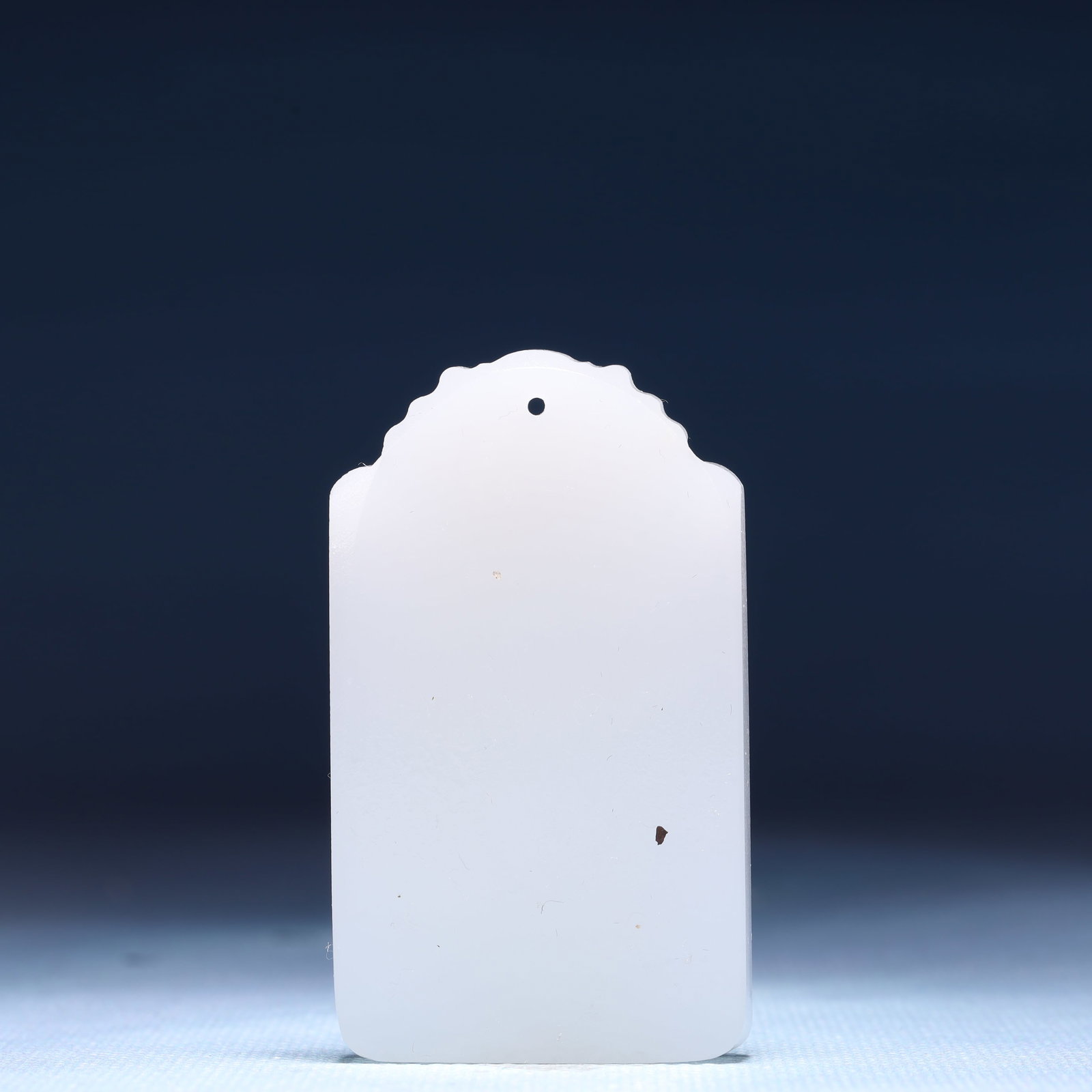 An Exquisite White Jade Horse Pattern Pendant - 4