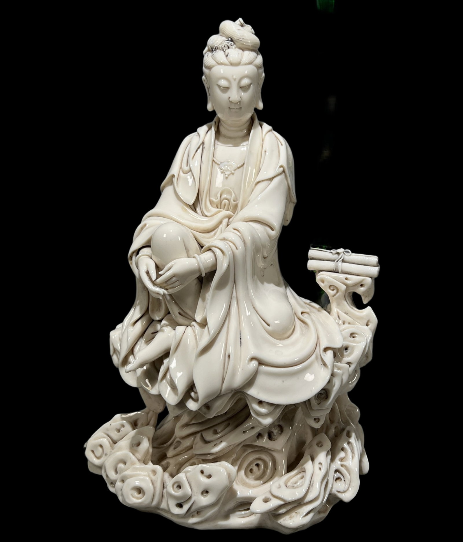 A Solemn Blance-De-Chine Statue of Avalokitesvara: Estimated Value:6000-12000 A Solemn Blance-De-Chine Statue of Avalokitesvara,Qing Dynasty, China,Size:18.1in 德化瓷观音像,中国清代
