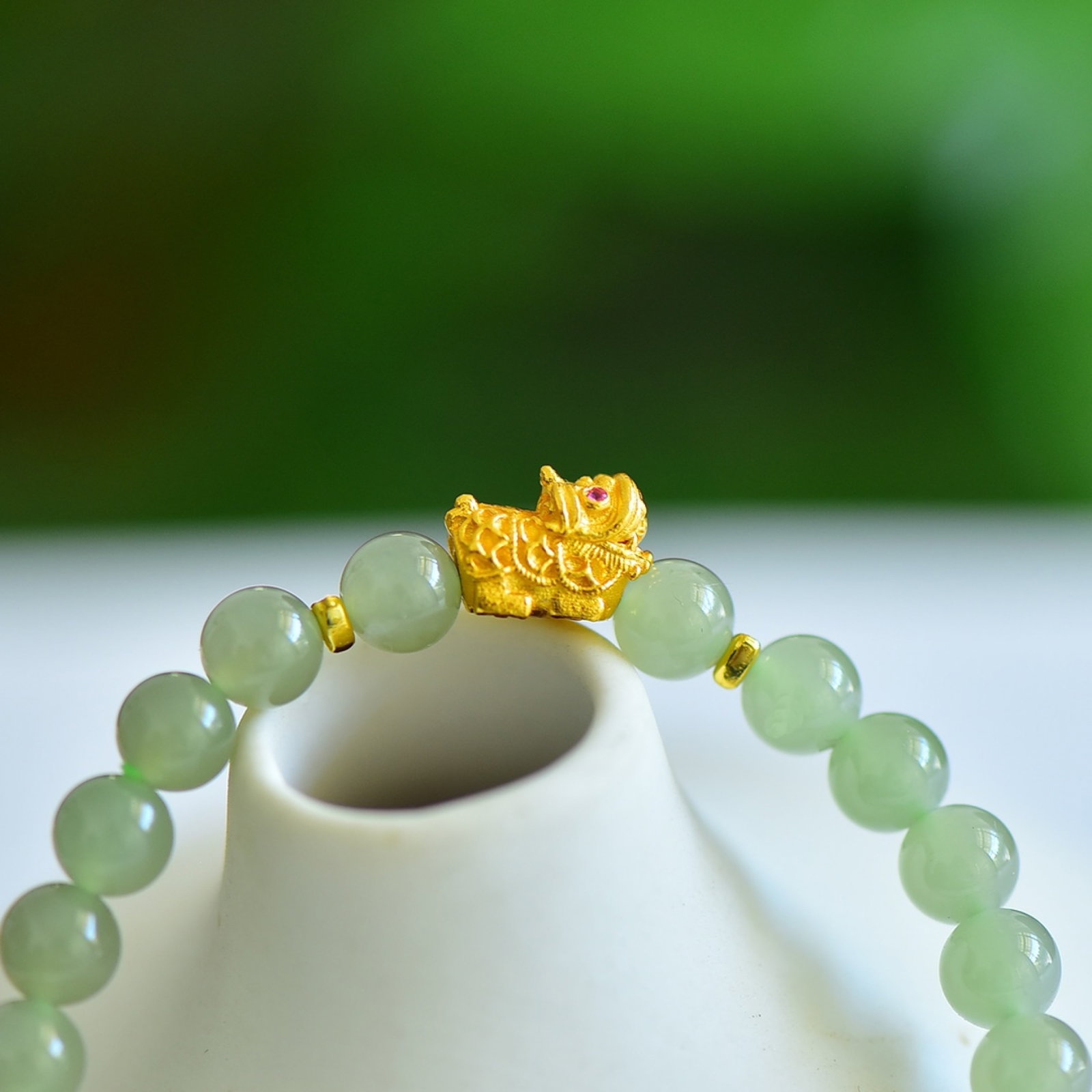 An Exquisite Greenish Jade Bracelets - 4