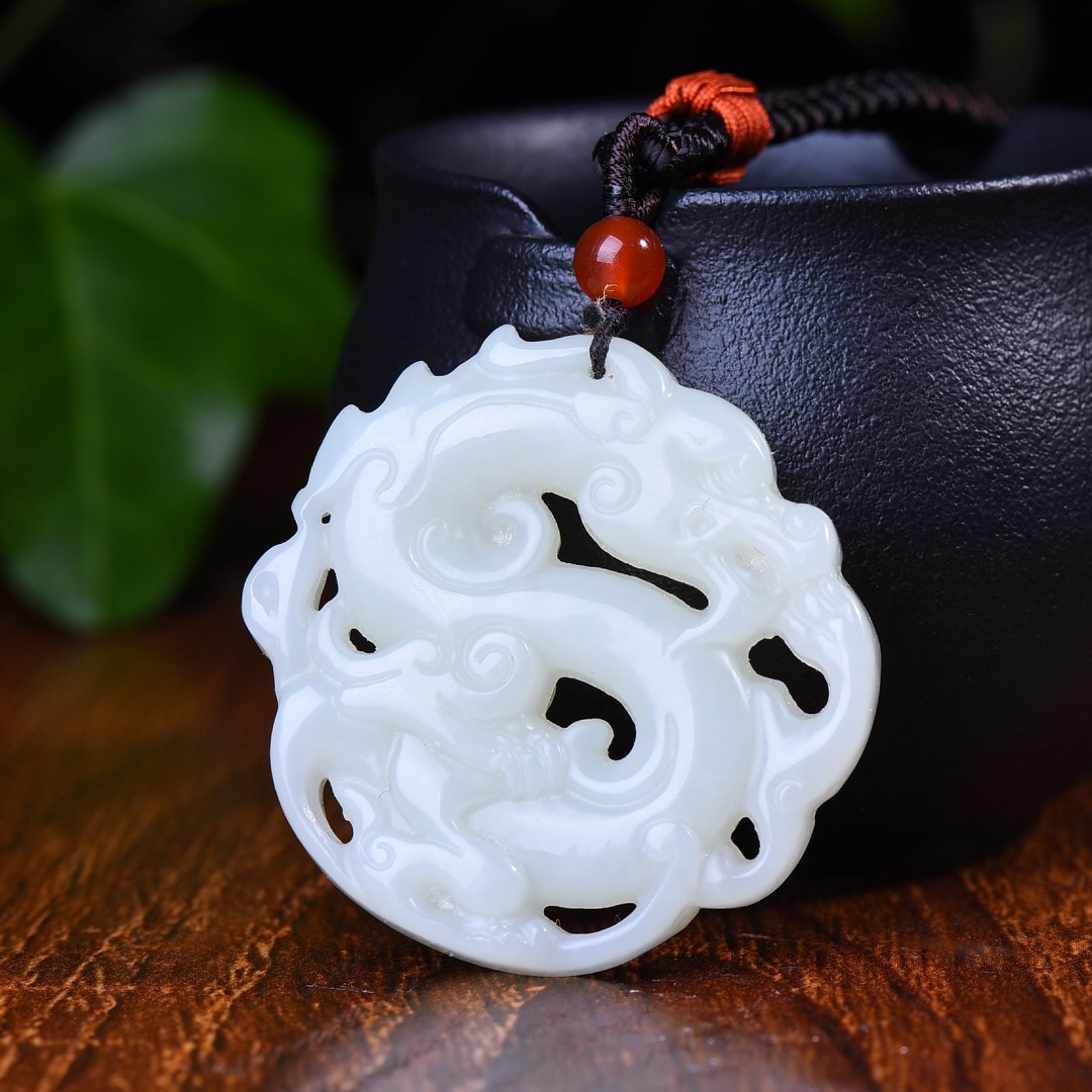 An Exquisite White Jade Dragon Pendant - 2