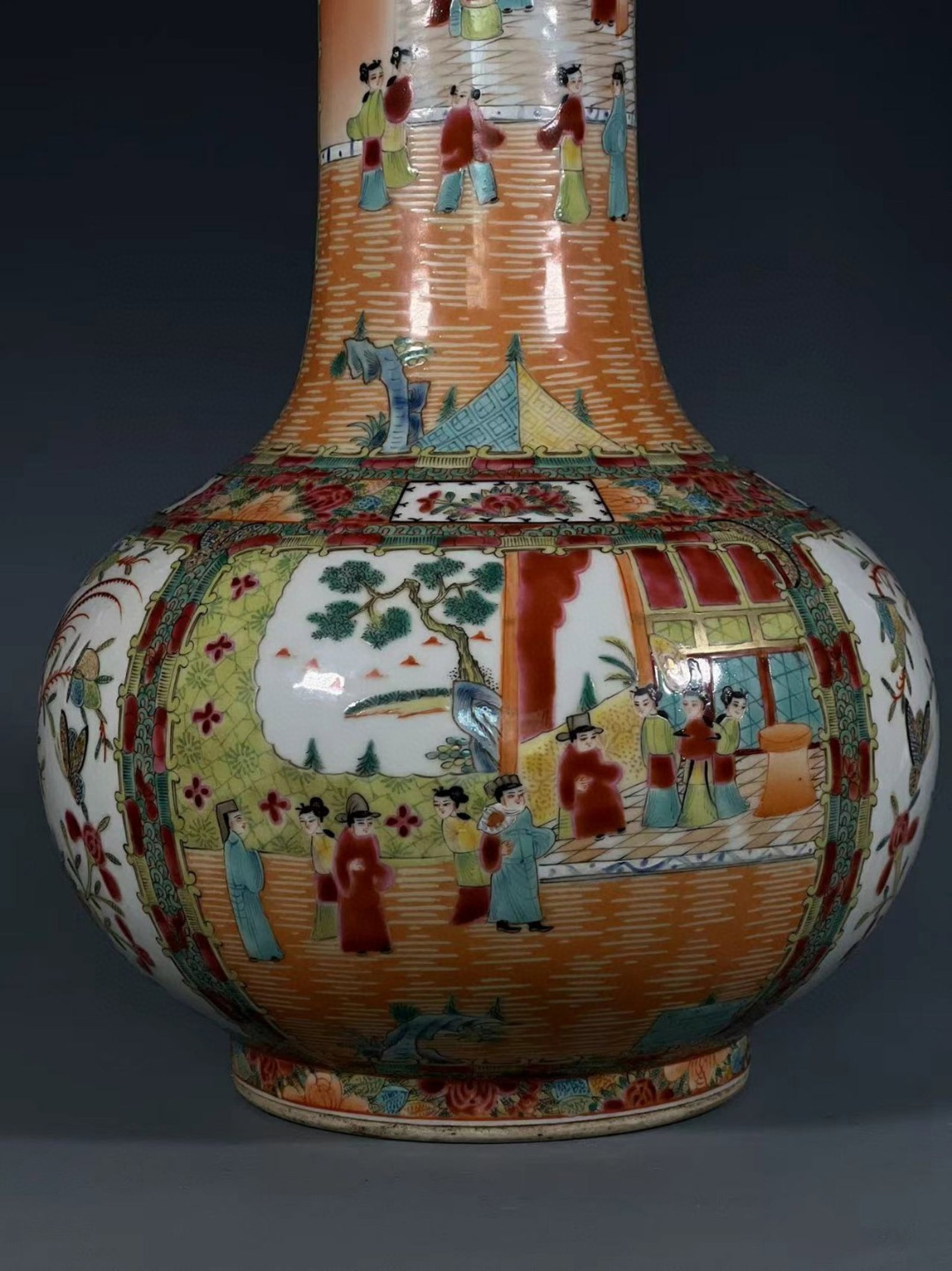 An Exquisite Famille-Rose Painted Gold Figure,Flower and Bird Pattern Vase - 5