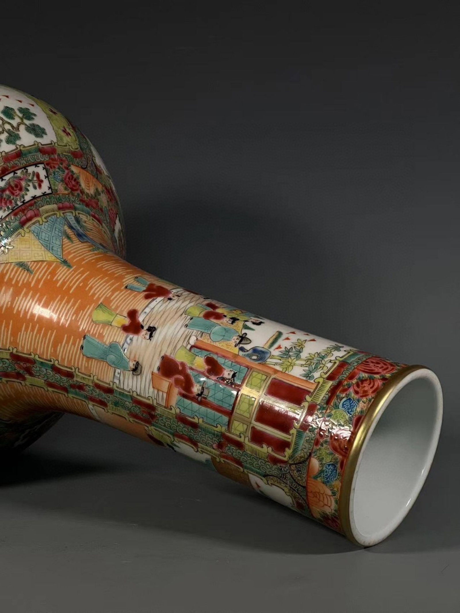 An Exquisite Famille-Rose Painted Gold Figure,Flower and Bird Pattern Vase - 7