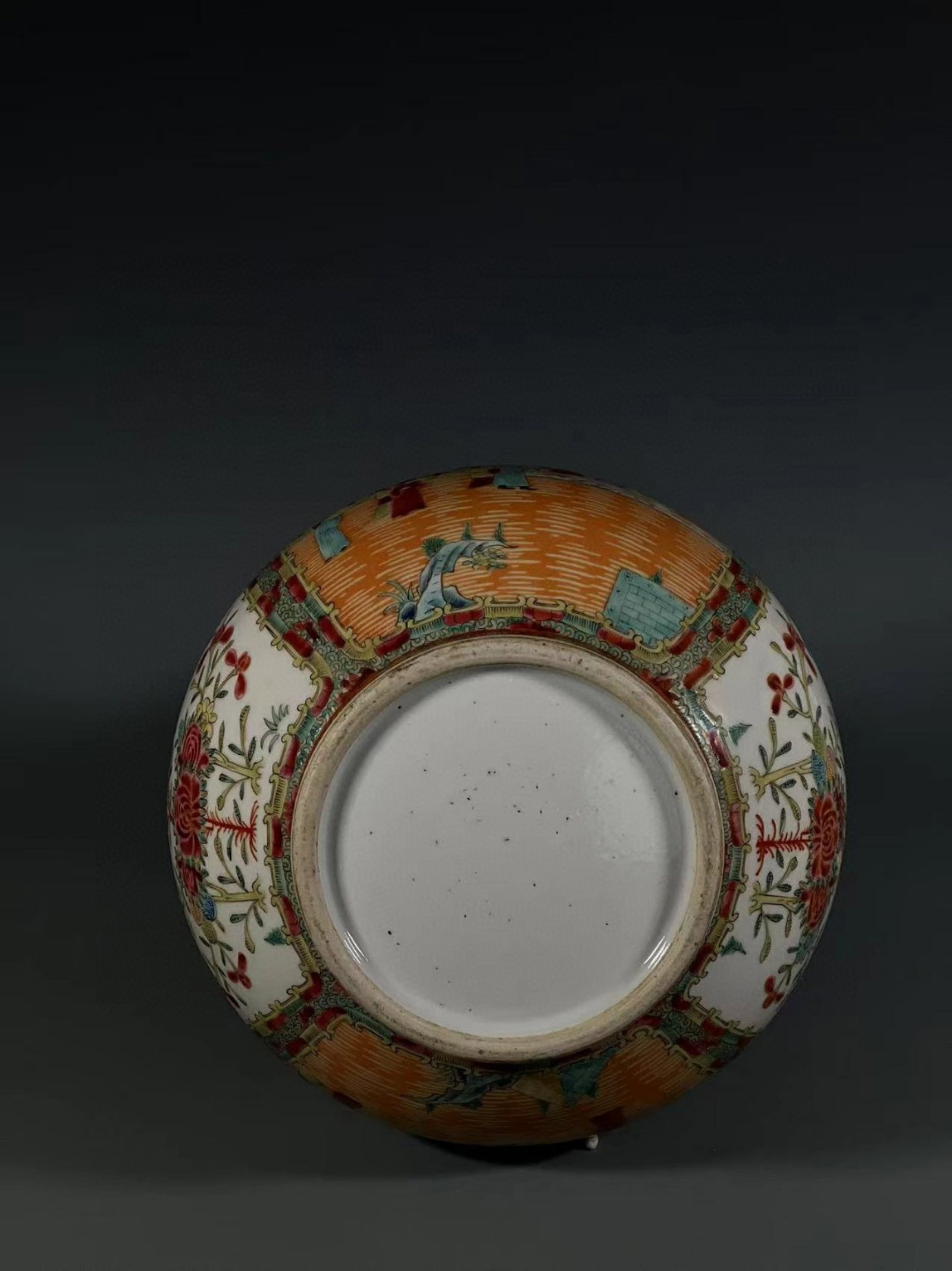 An Exquisite Famille-Rose Painted Gold Figure,Flower and Bird Pattern Vase - 8