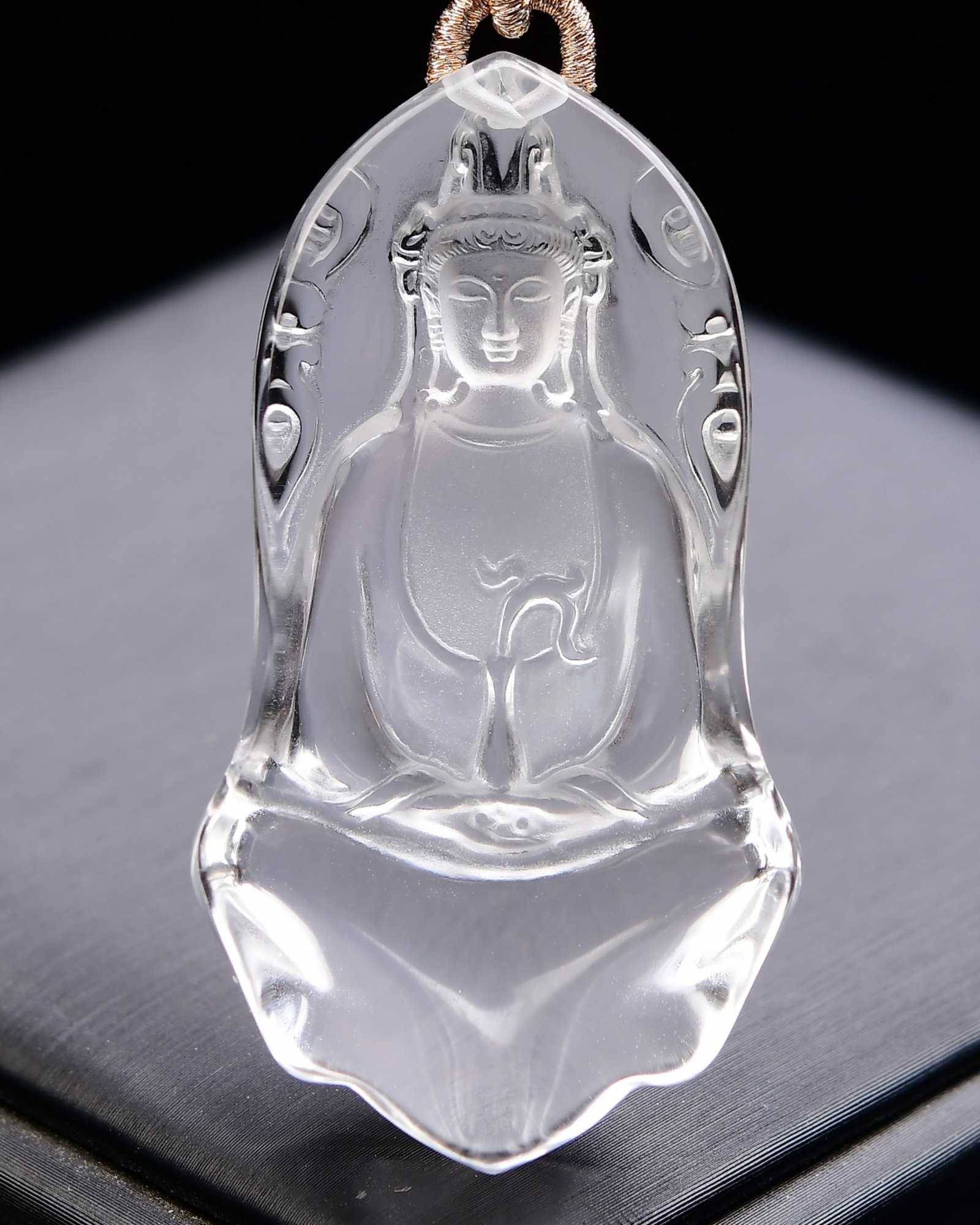 An Exquisite Crystal Statue of Avalokitesvara Pattern Pendant - 2