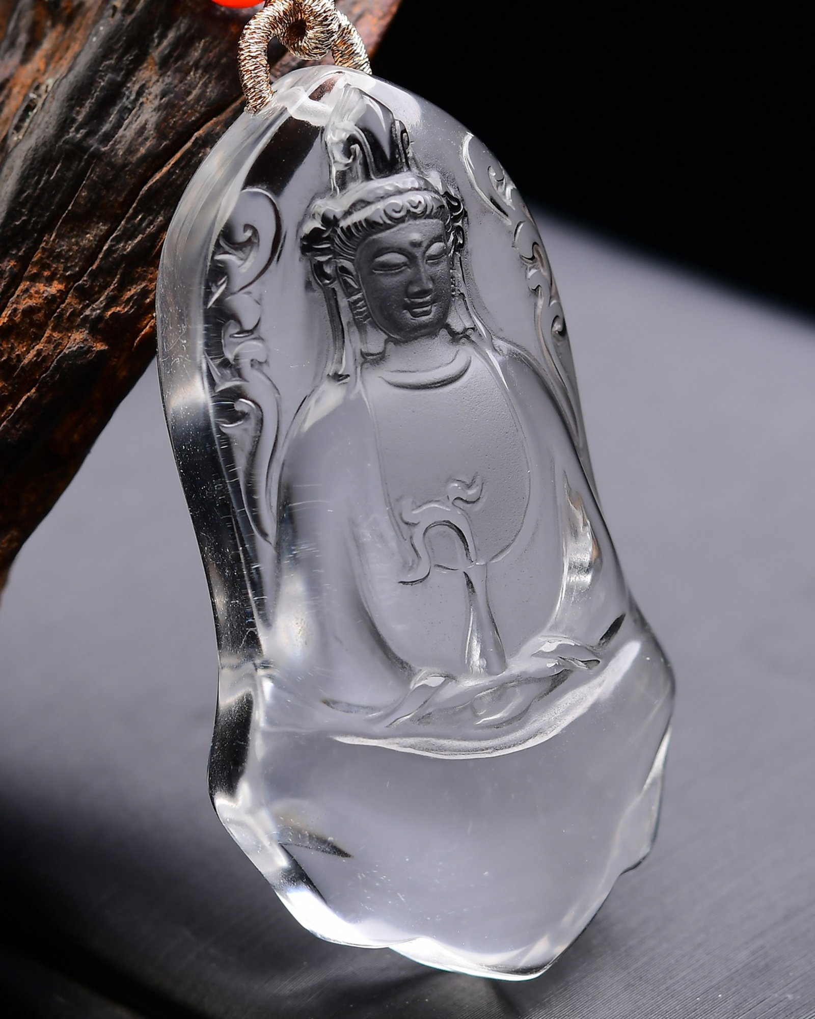 An Exquisite Crystal Statue of Avalokitesvara Pattern Pendant - 4
