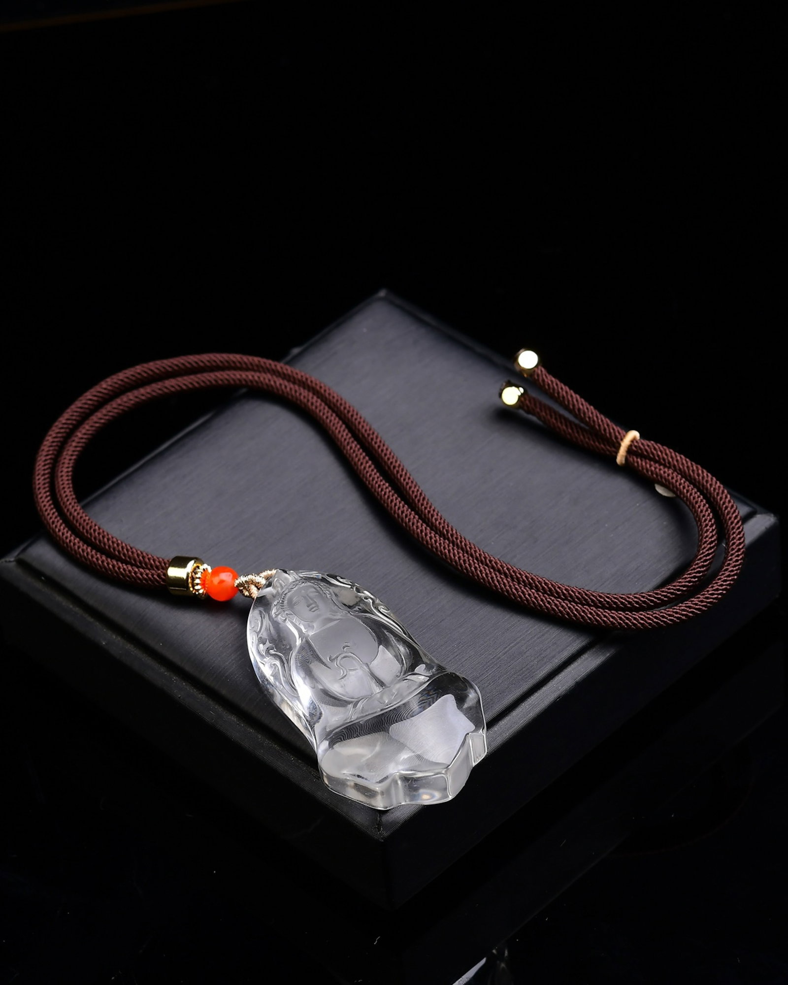 An Exquisite Crystal Statue of Avalokitesvara Pattern Pendant - 5