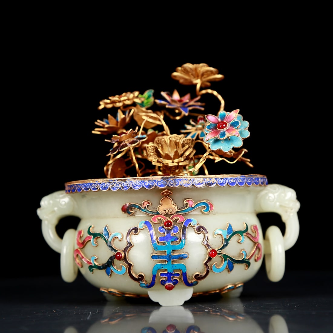An exquisite white jade-covered silver-gilt flower pot with double ears: Estimated Value:23000-46000 An exquisite white jade-covered silver-gilt flowerpot with double ears, Qing Dynasty, China, Size: 5.9inx4.3inx4.7in, Weight: 640g 清代