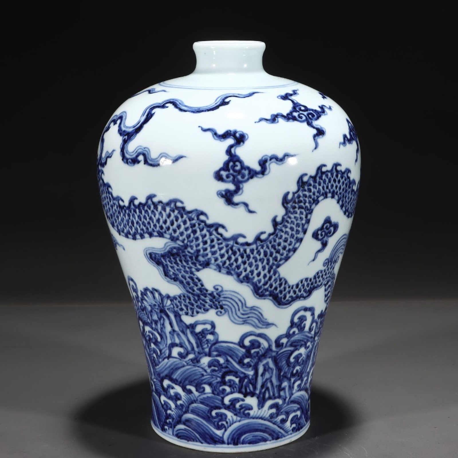 An Exquisite Blue and White Seawater Auspicious Cloud and Dragon Pattern Vase - 3
